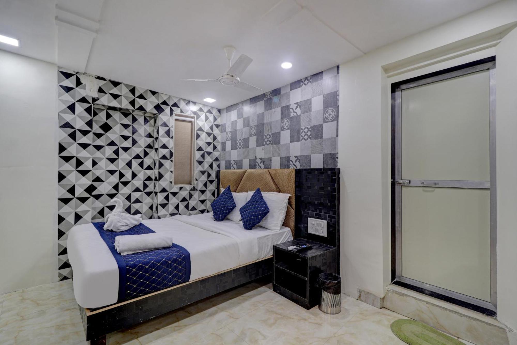 Parle Capsule hotel *
