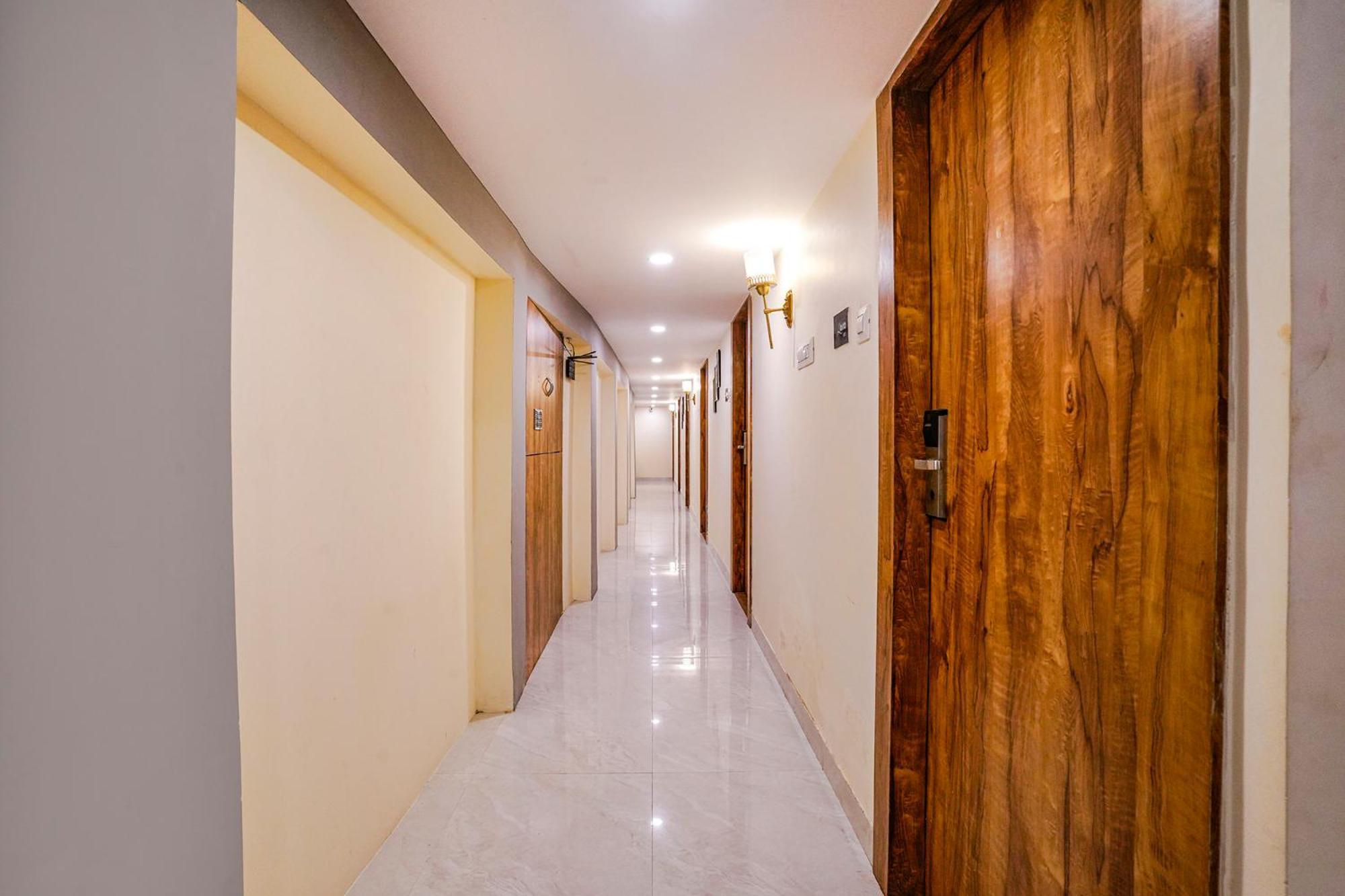 Fabhotel Grand Prime Nr Nesco Hotel 3*