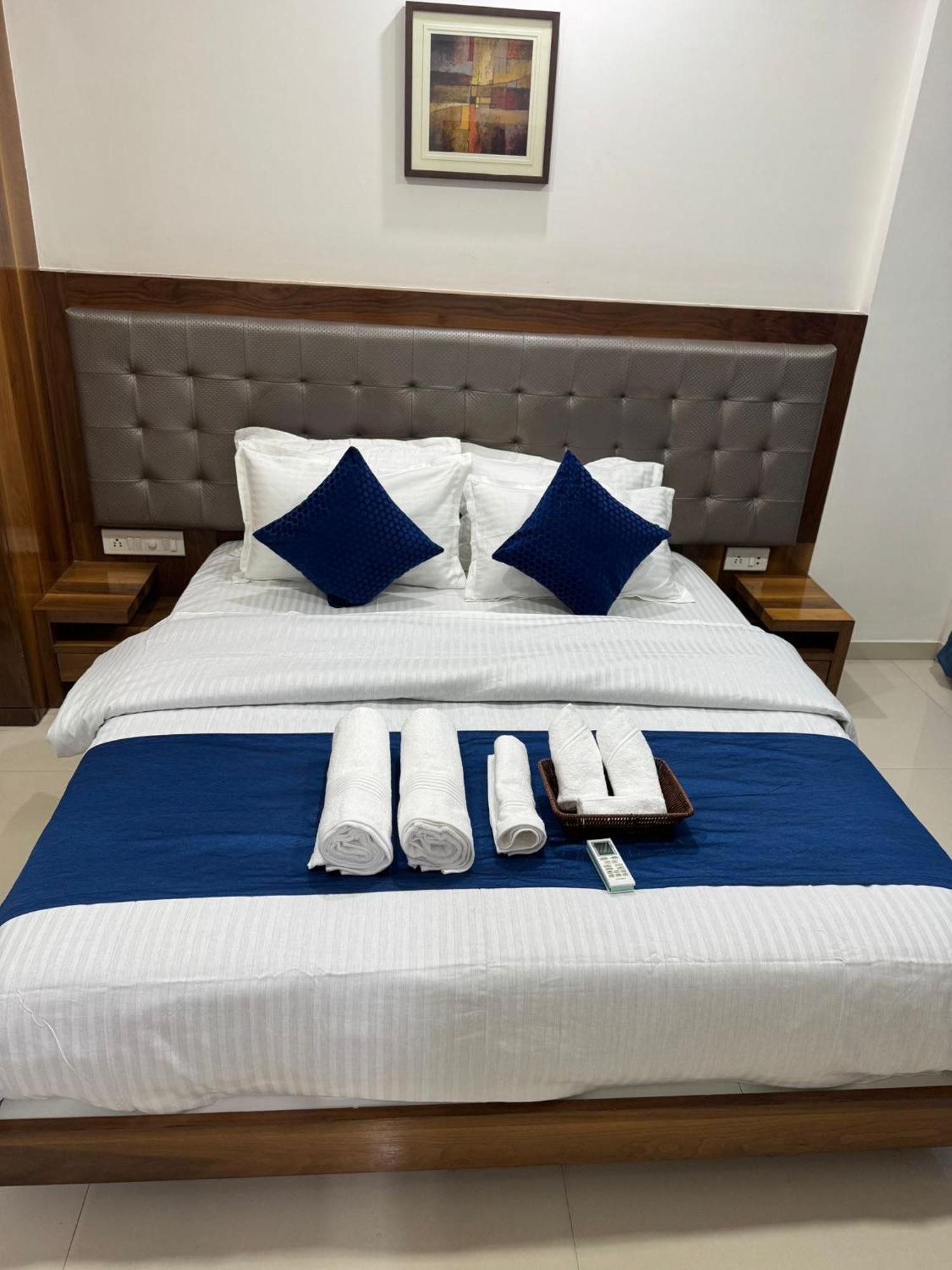 Guest house Luna Spaces- Near International Airport
