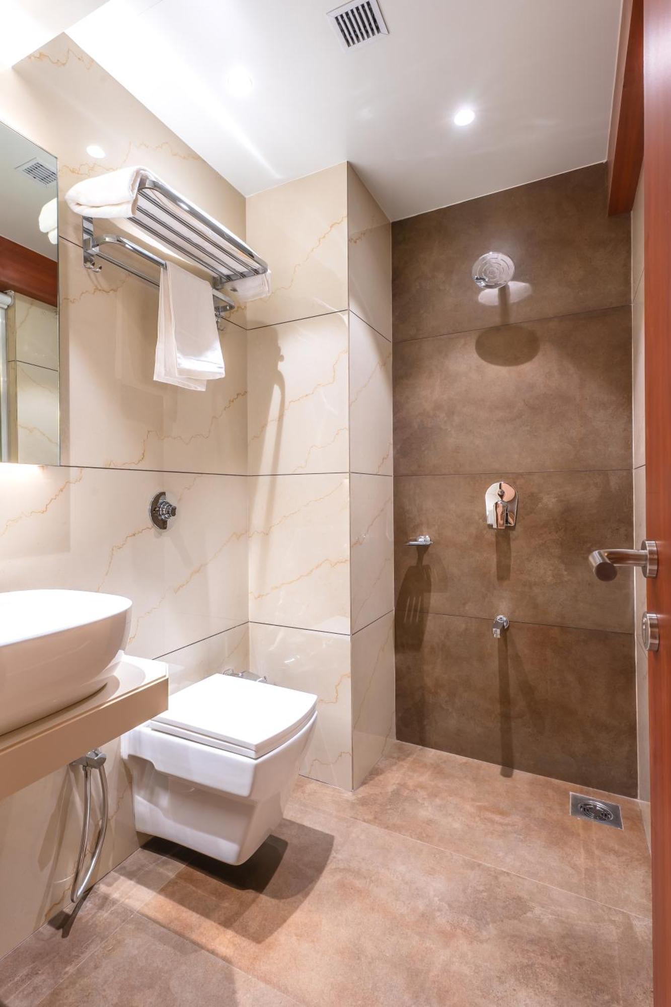 Hotel Supreme Comforts - Airport 3*