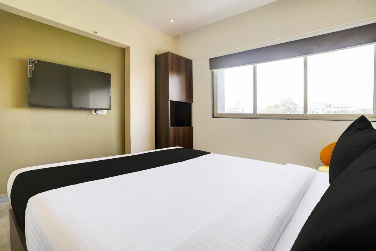 Vibes Juhu Hotel 4*