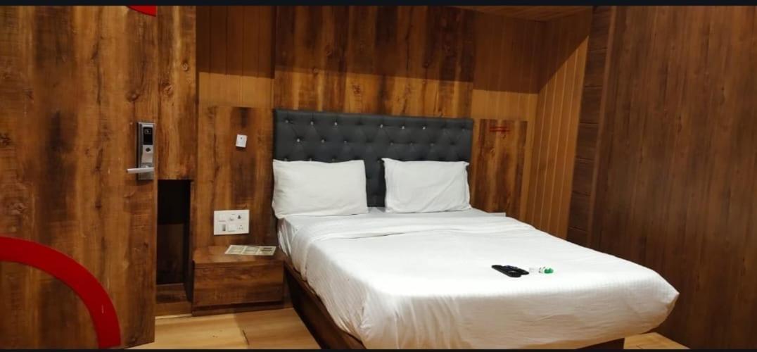 Guest house Glitz A Residency - Nr International Airport Mumbai