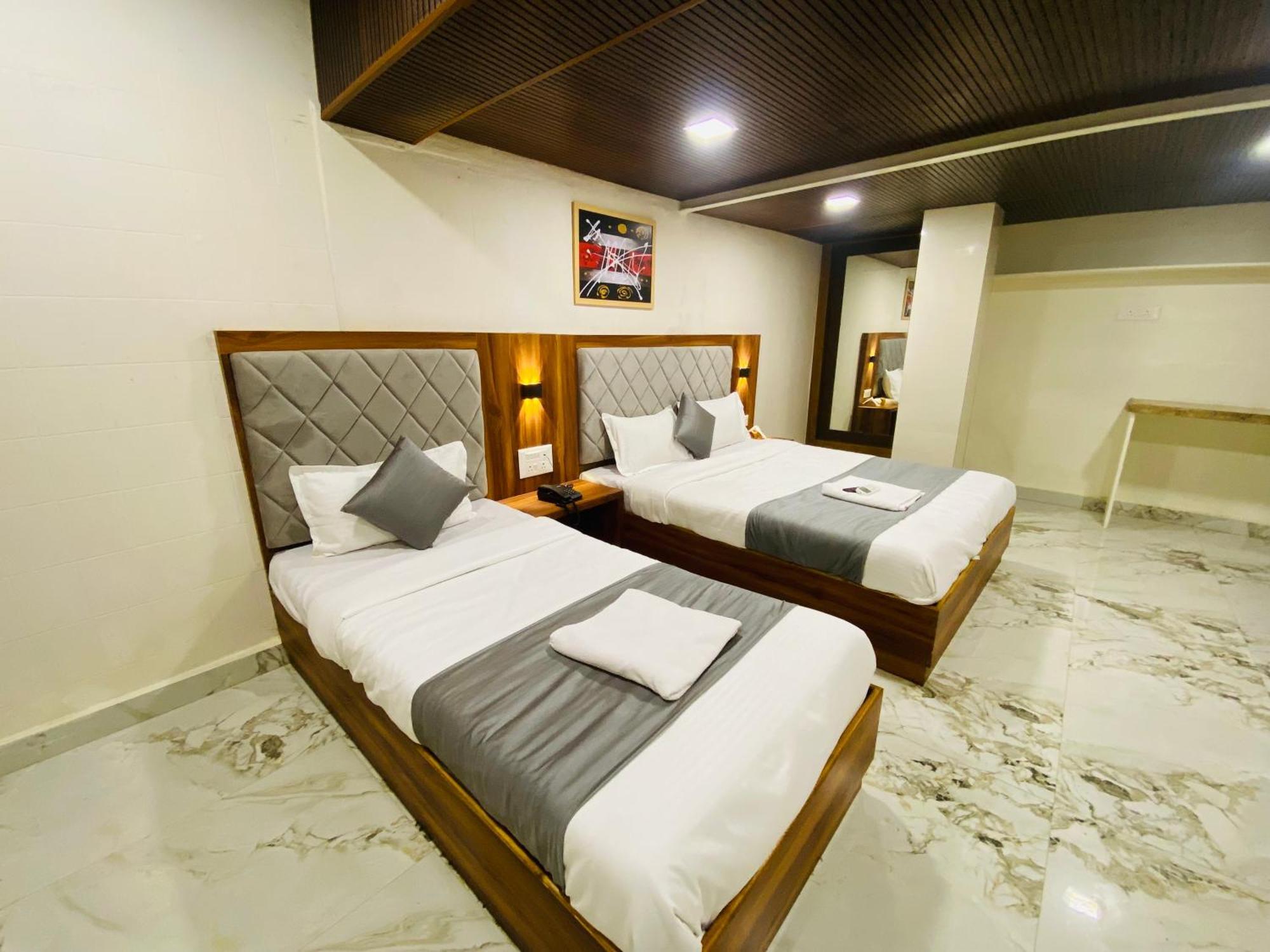 Hotel Aksa Palace Mumbai