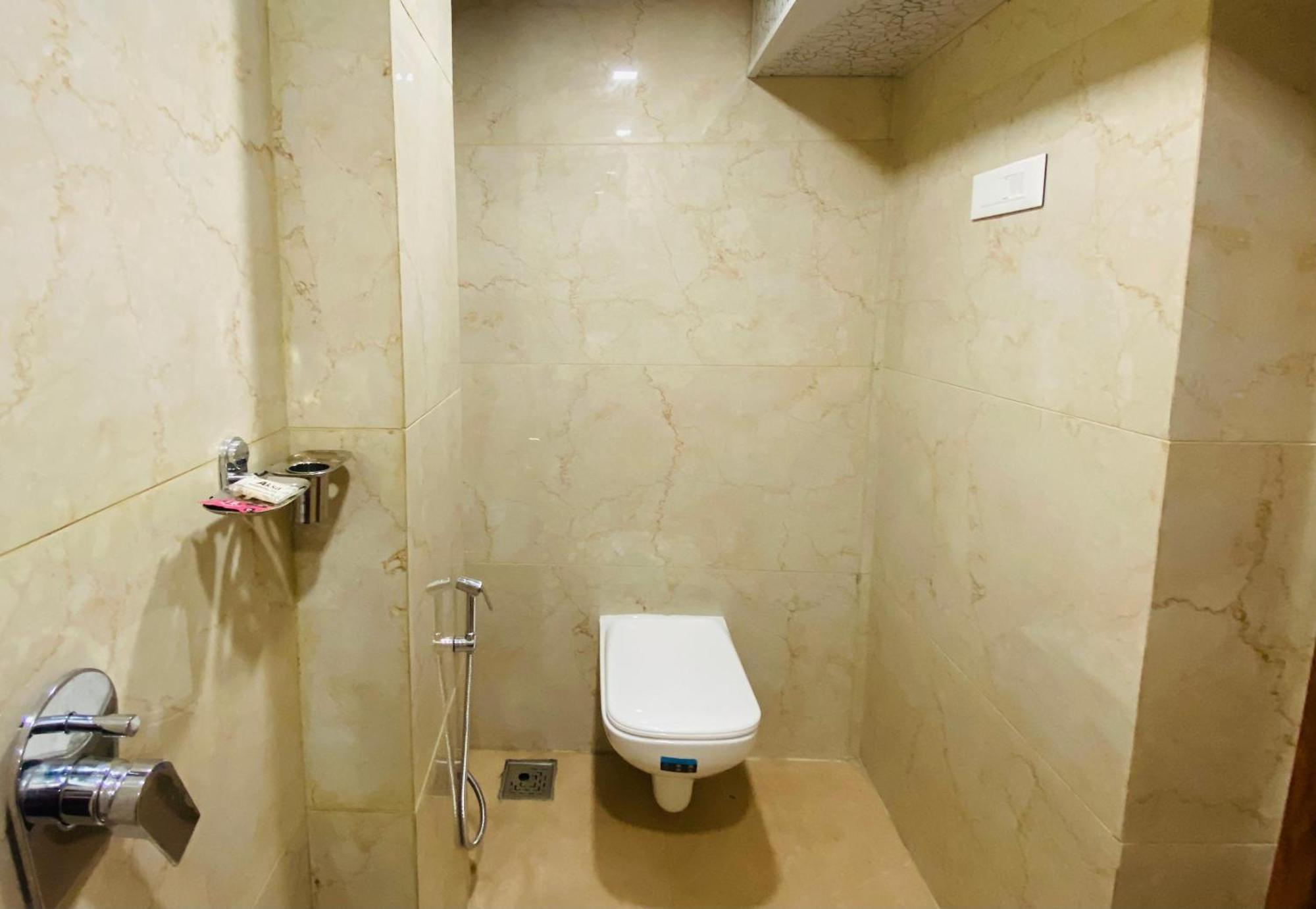 Hotel Avk-Near Kokilaben Hospital & Versova Beach- Rooms With Kitchen Hotel Mumbai