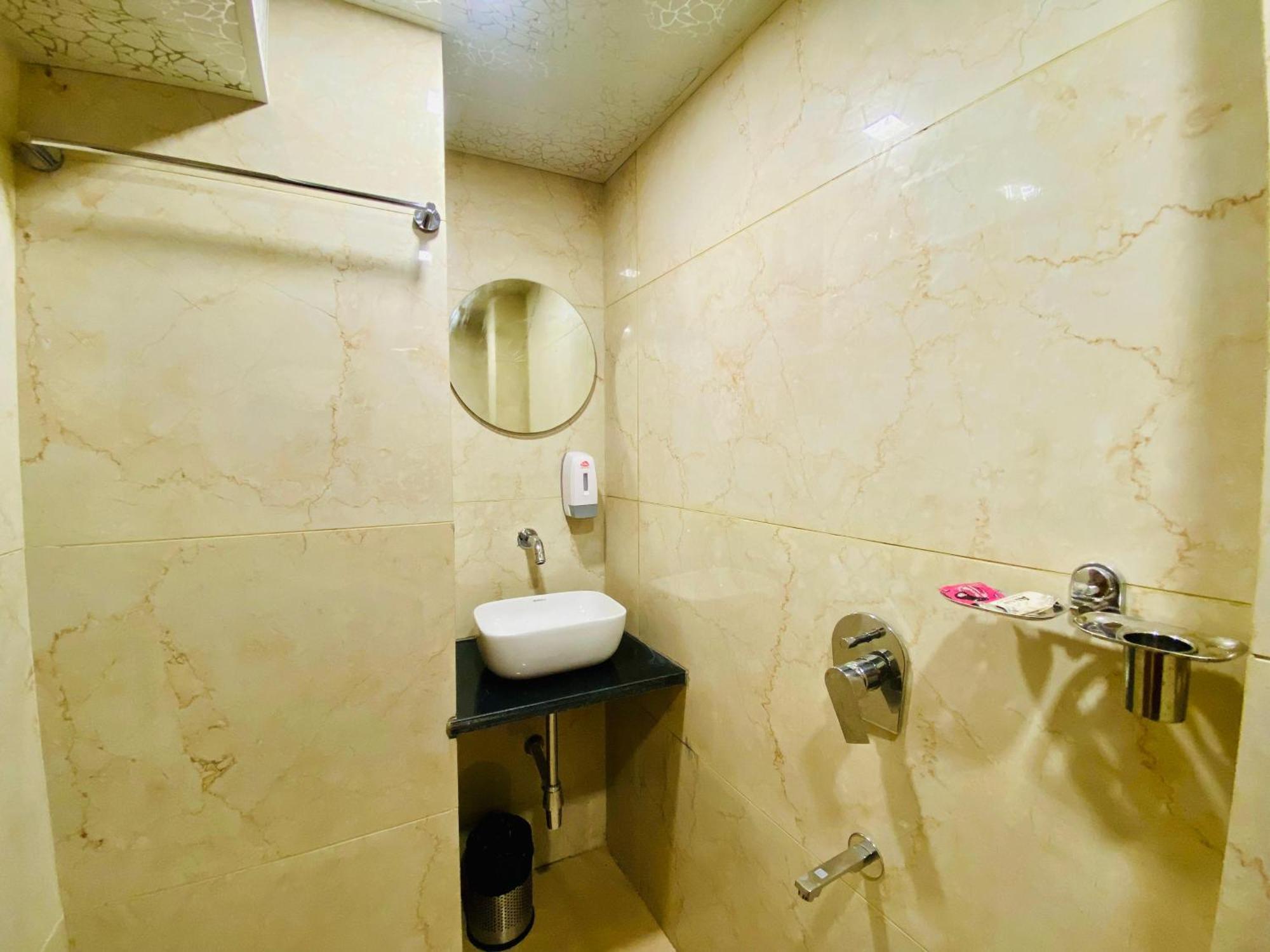 Hotel Avk-Near Kokilaben Hospital & Versova Beach- Rooms With Kitchen Hotel Mumbai