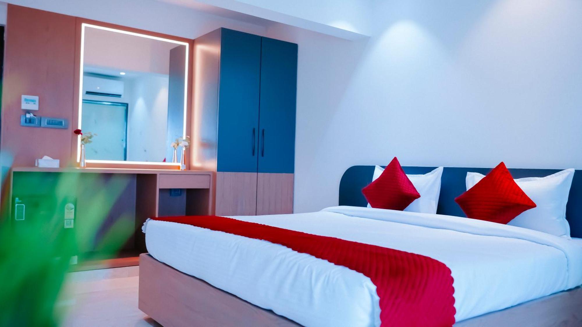 Hsquare Andheri West Hotel