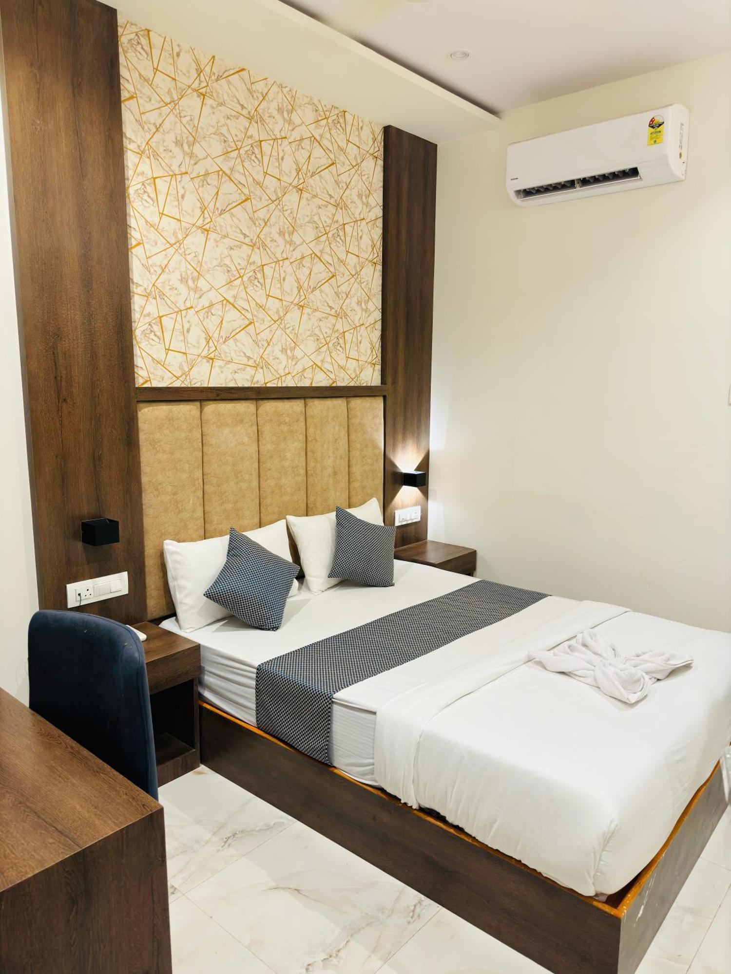 Hotel Amazing - Asalpha Metro Station *