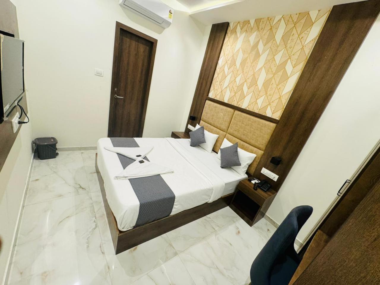 Amazing - Asalpha Metro Station Hotel *