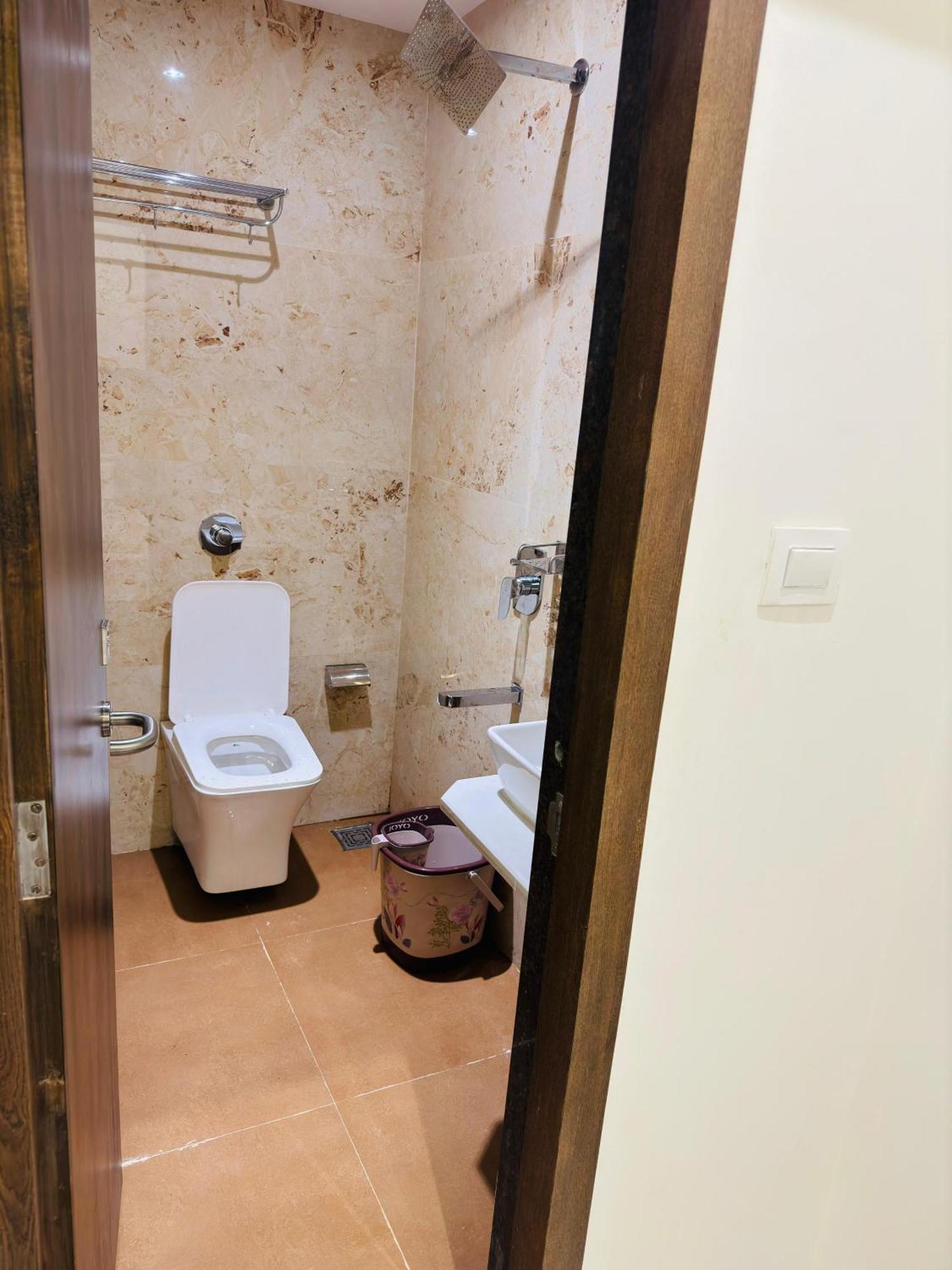 Amazing - Asalpha Metro Station Hotel Mumbai