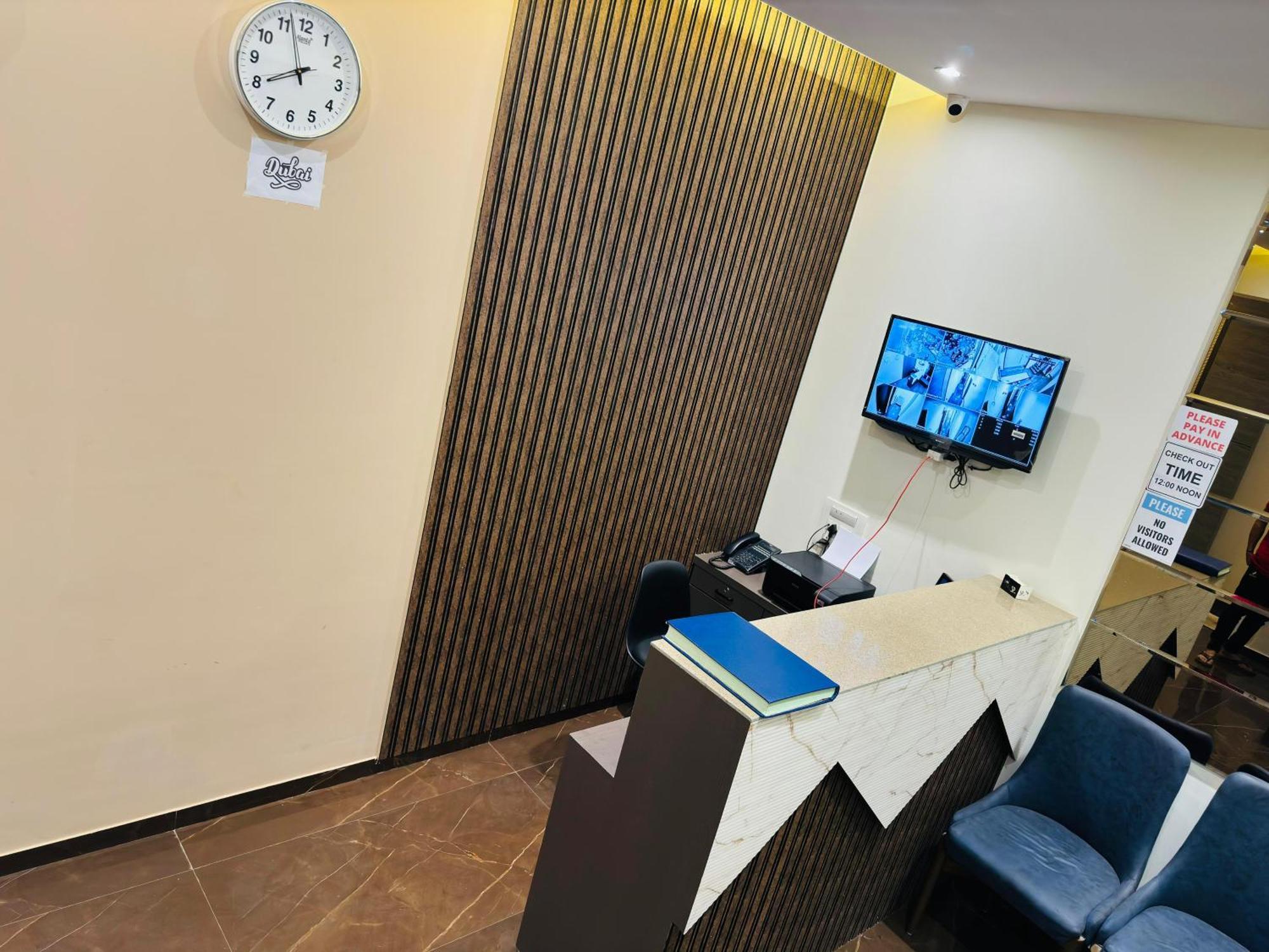 Amazing - Asalpha Metro Station Hotel *