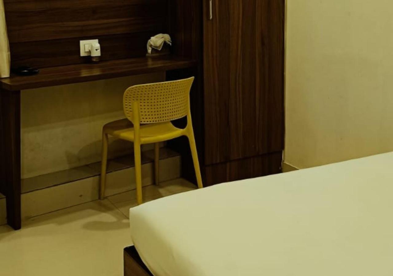 Avion Palace Near Exhibition Centre 2* Mumbai