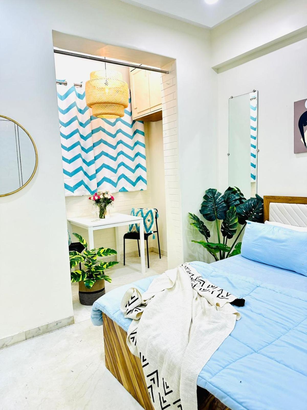 Prime Location On Linking Road, Khar West, *