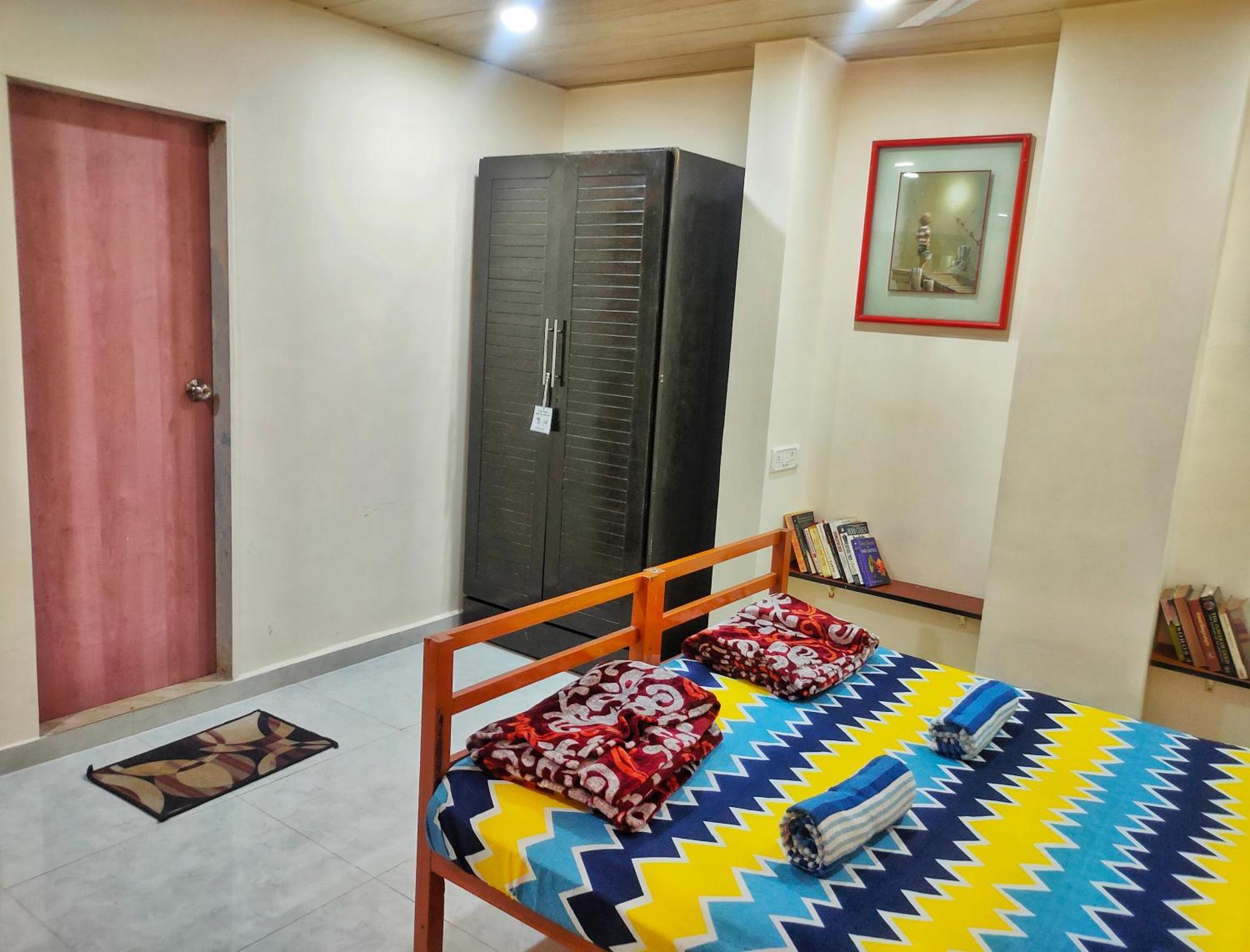 Homestay Ebony - Comfortable Mumbai