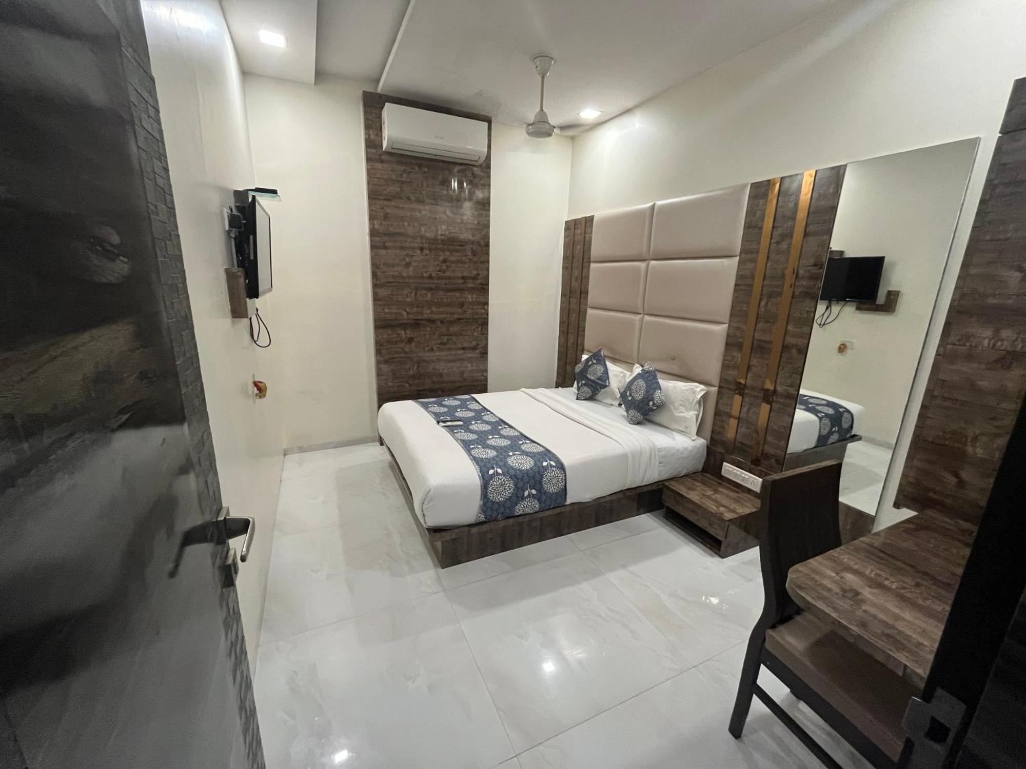 Fabexpress Shahi Palace - Nr - Mumbai International Airport Mumbai