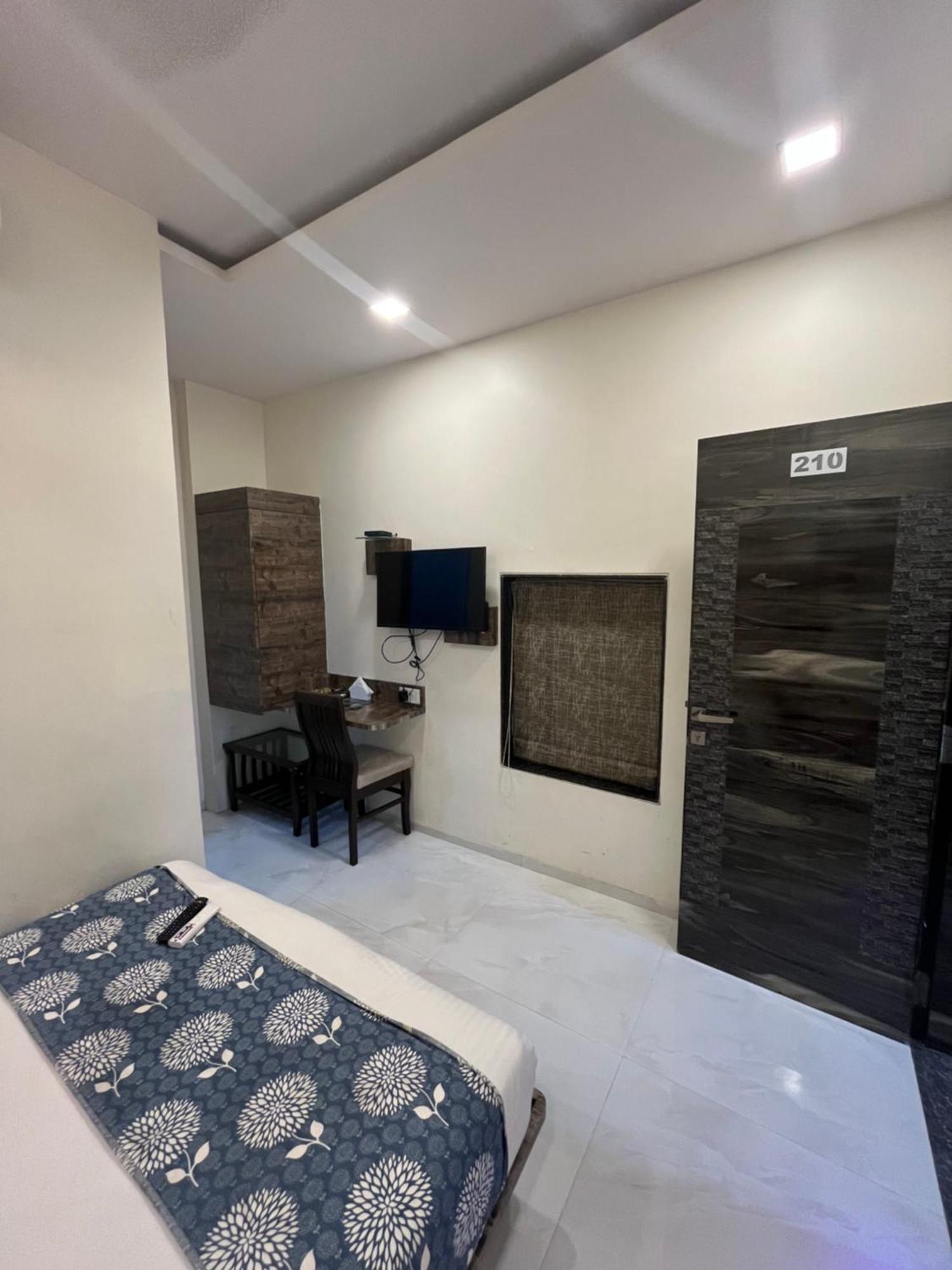 Fabexpress Shahi Palace - Nr - Mumbai International Airport * Mumbai