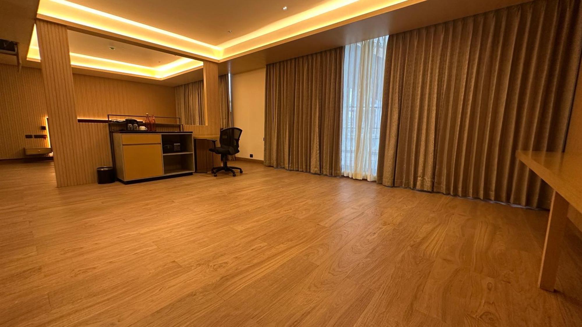 37th Crescent Navi 4*