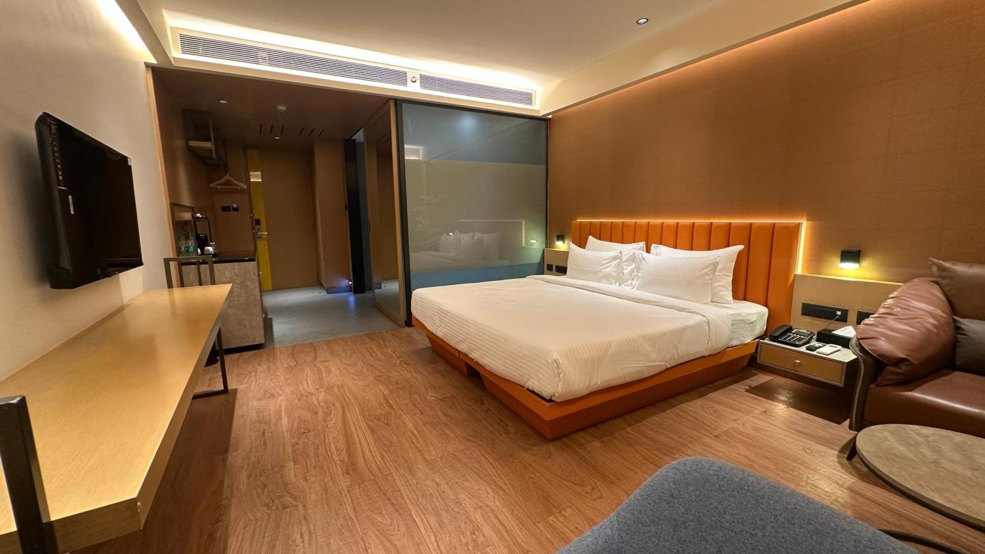 37th Crescent Navi Hotel 4*