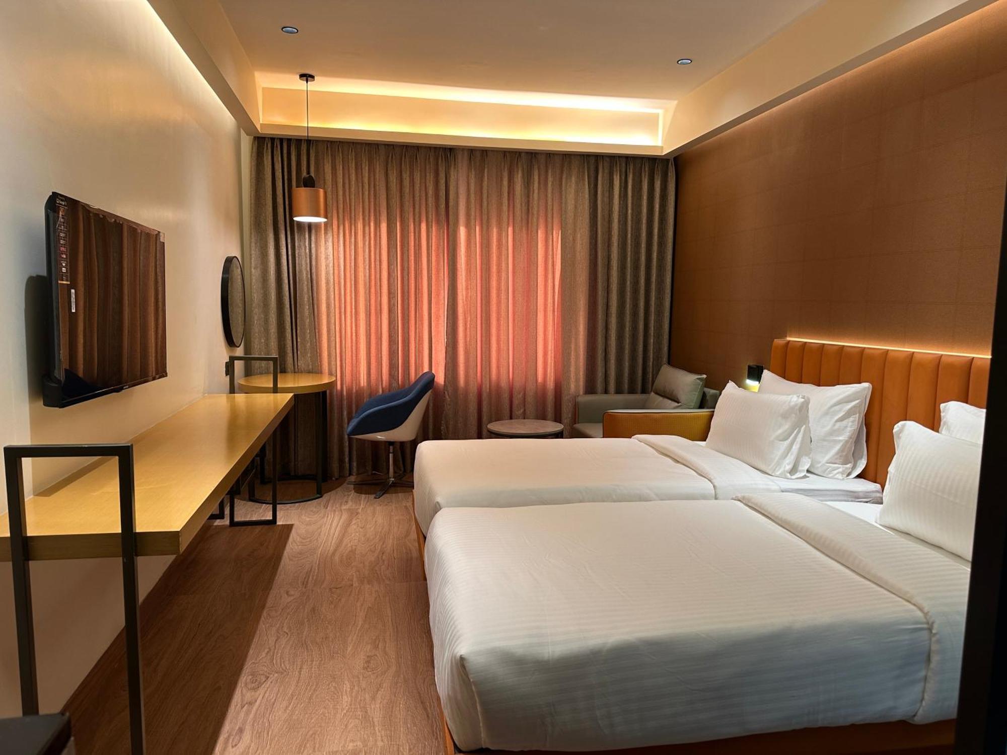 37th Crescent Navi Hotel 4*