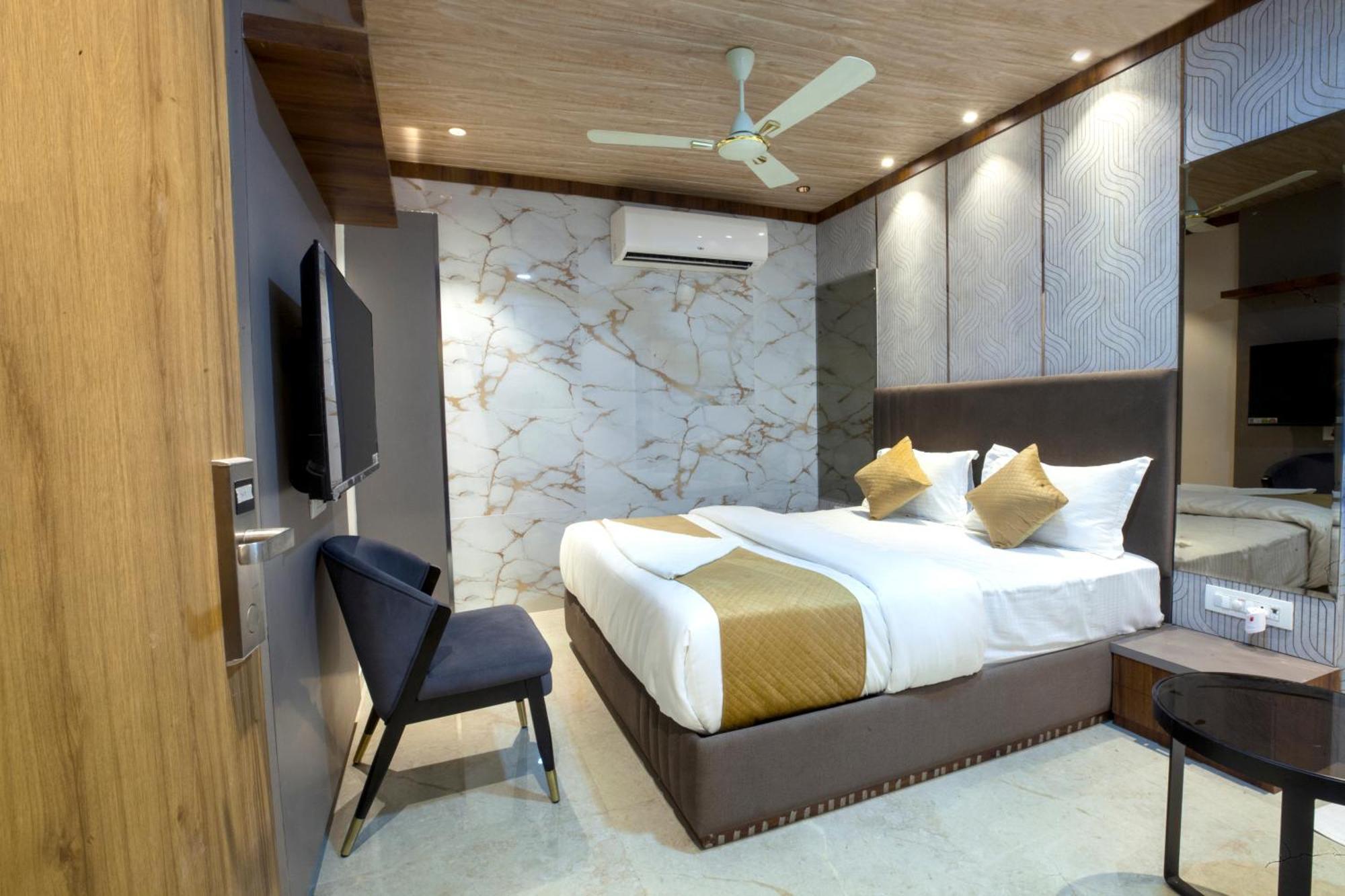 Nexus - Near Nesco 3* Mumbai