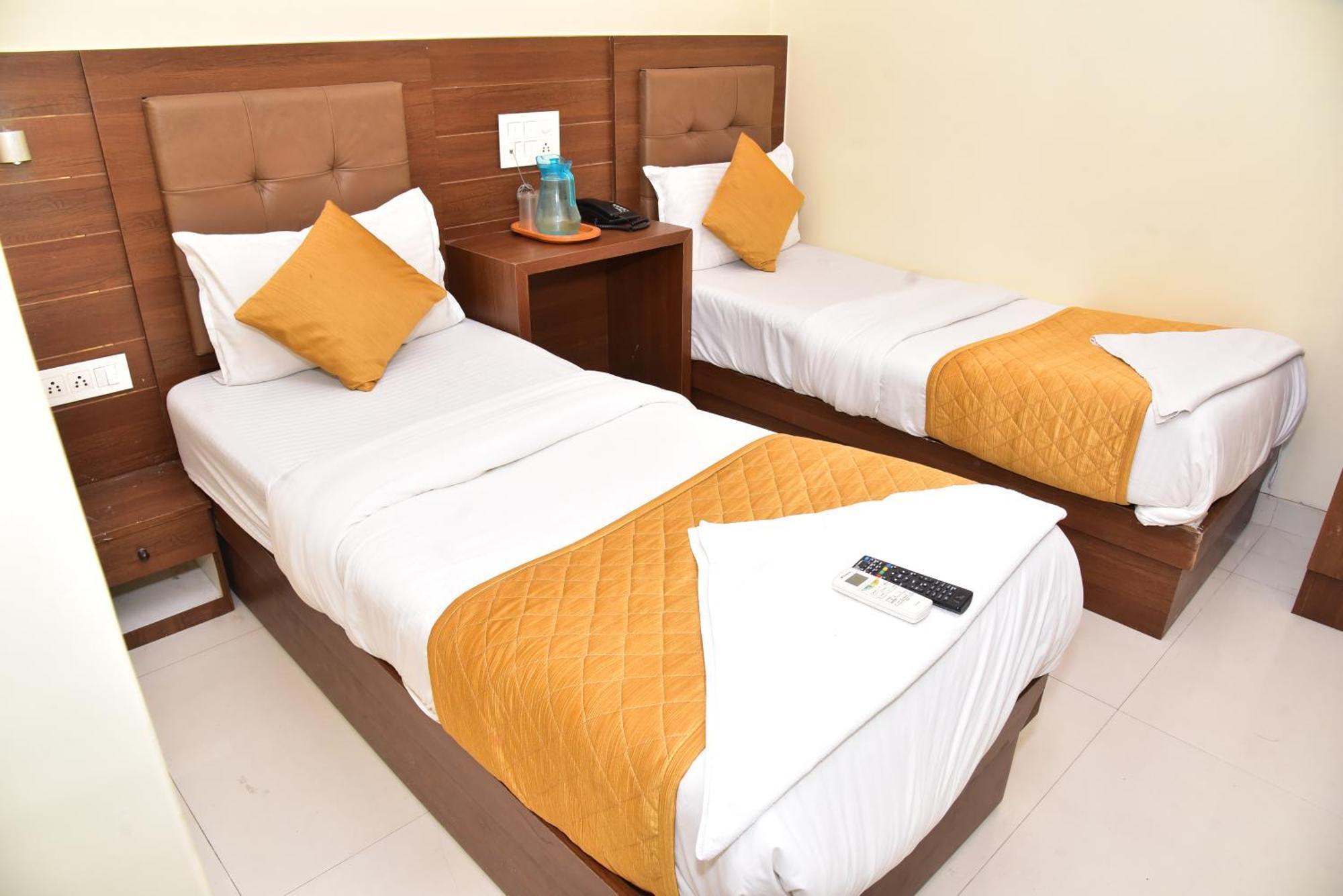 Embassy Hotel 3*