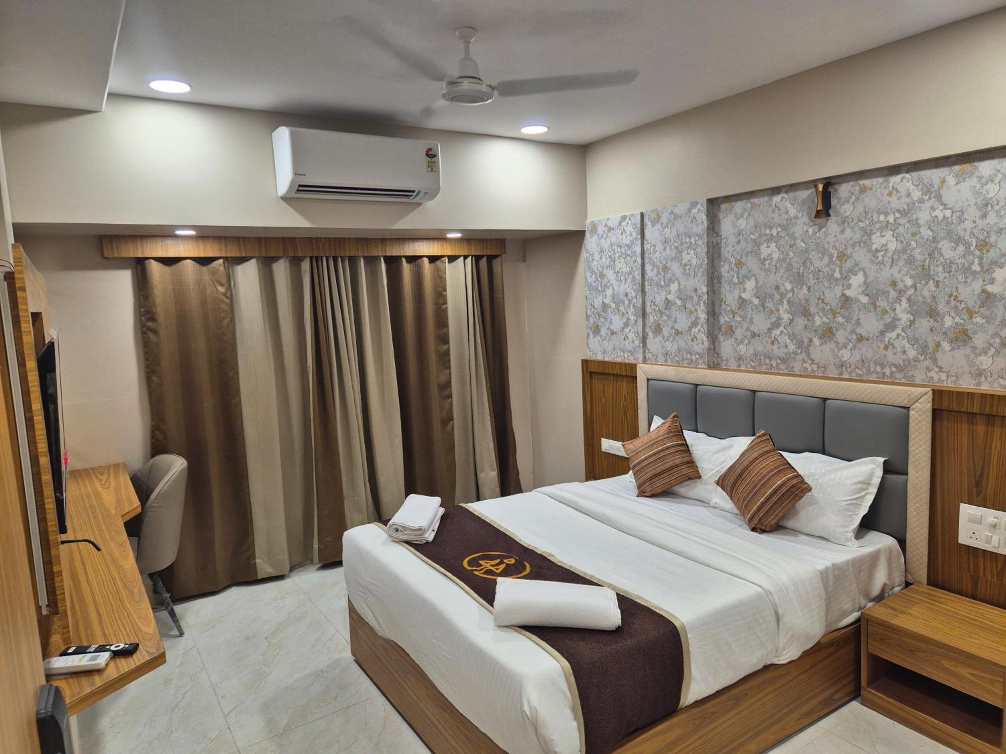 Hotel Galaxy Bkc