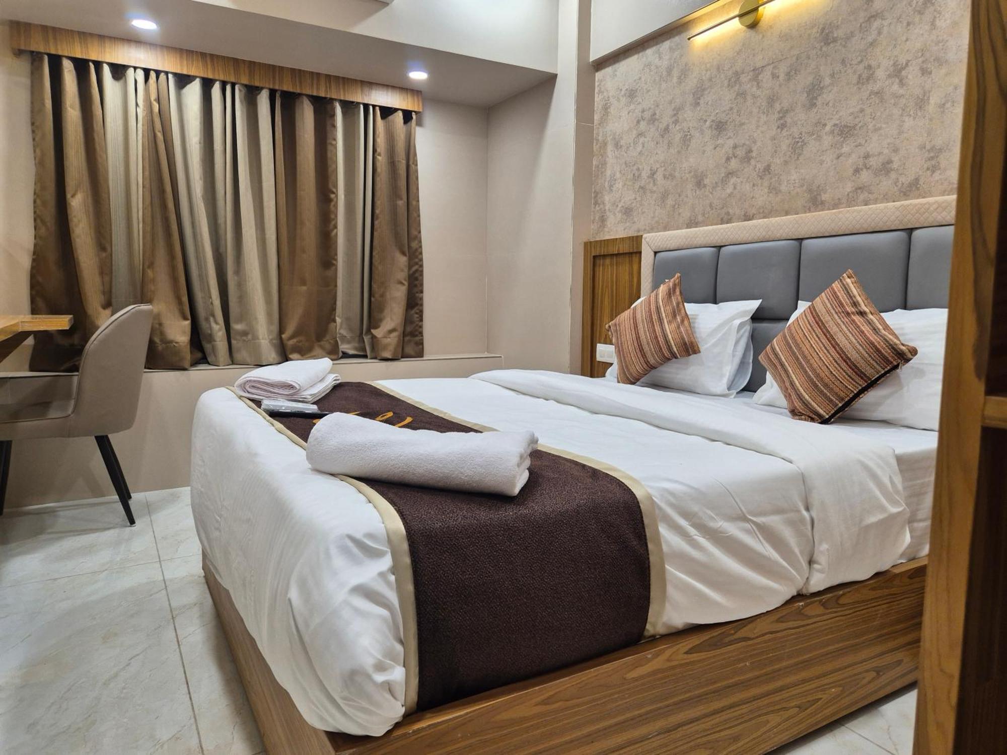 Hotel Galaxy Bkc