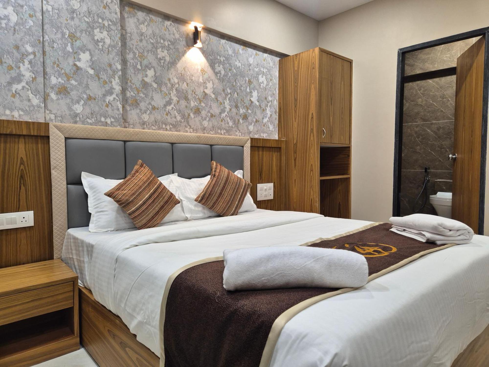 Galaxy Bkc Hotel 2*