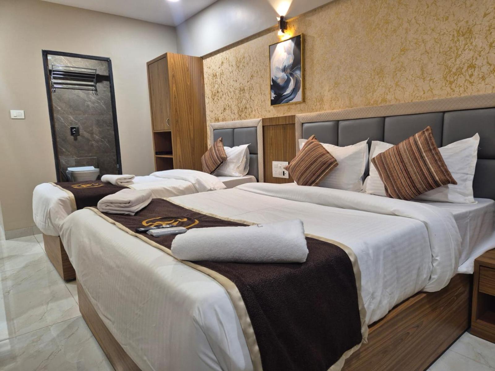 Hotel Galaxy Bkc