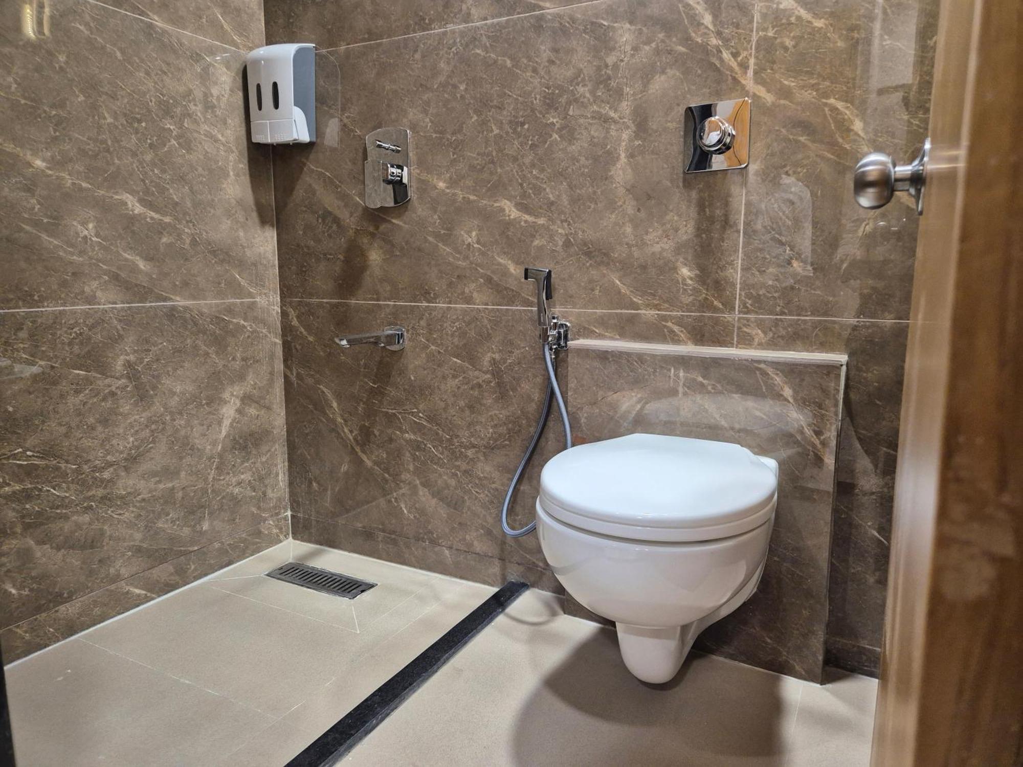 Galaxy Bkc Hotel 2*