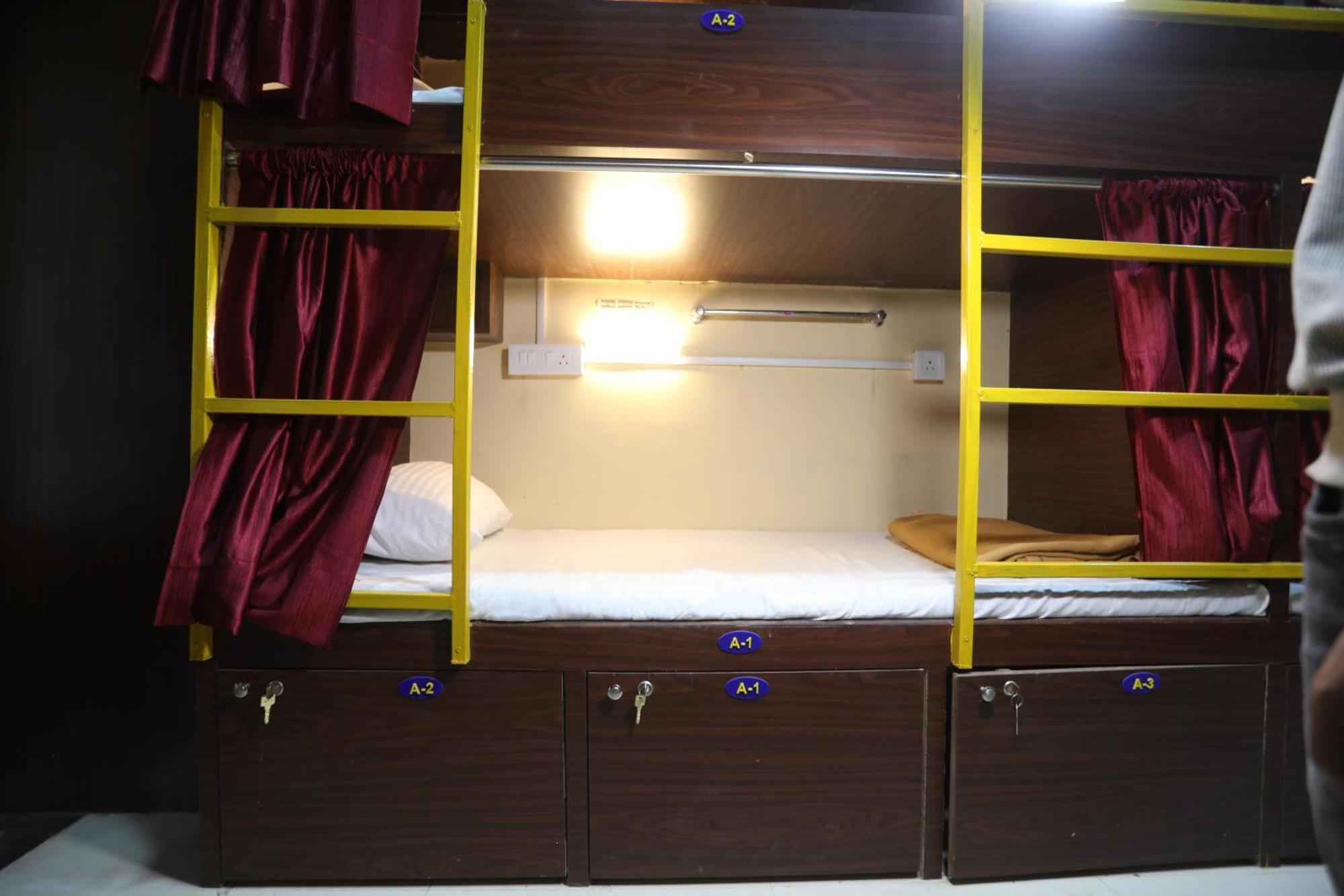 Hostel Neon Nest Suits Asalpha Metro *
