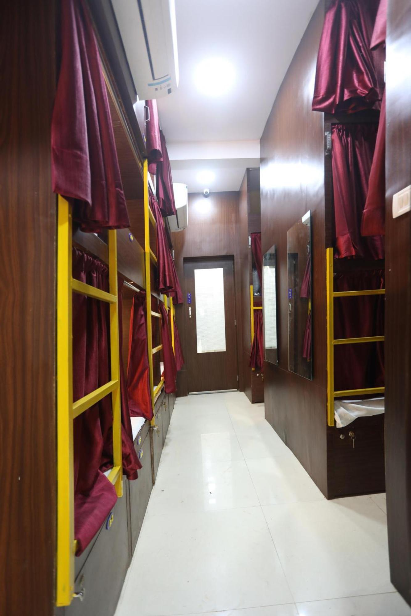 Hostel Neon Nest Suits Asalpha Metro *