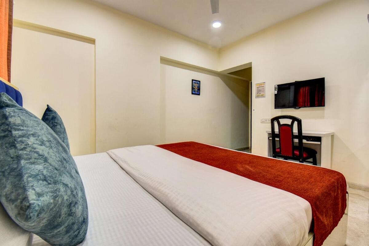 1 Private Bedroom I Bath In A 2bhk Bkc And Jio Center Mumbai