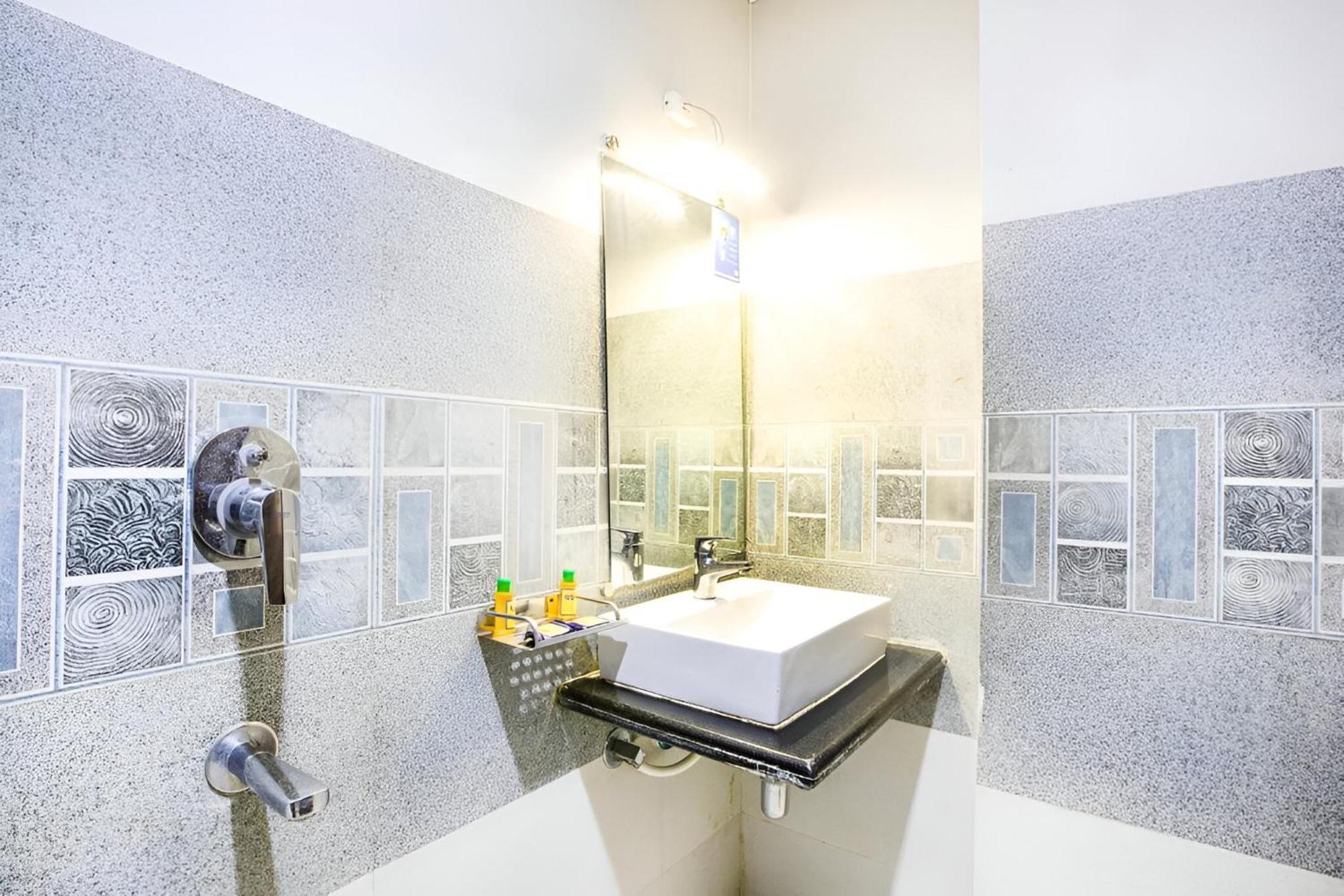 Guest house Glitz New Aksa International - Nr International Airport