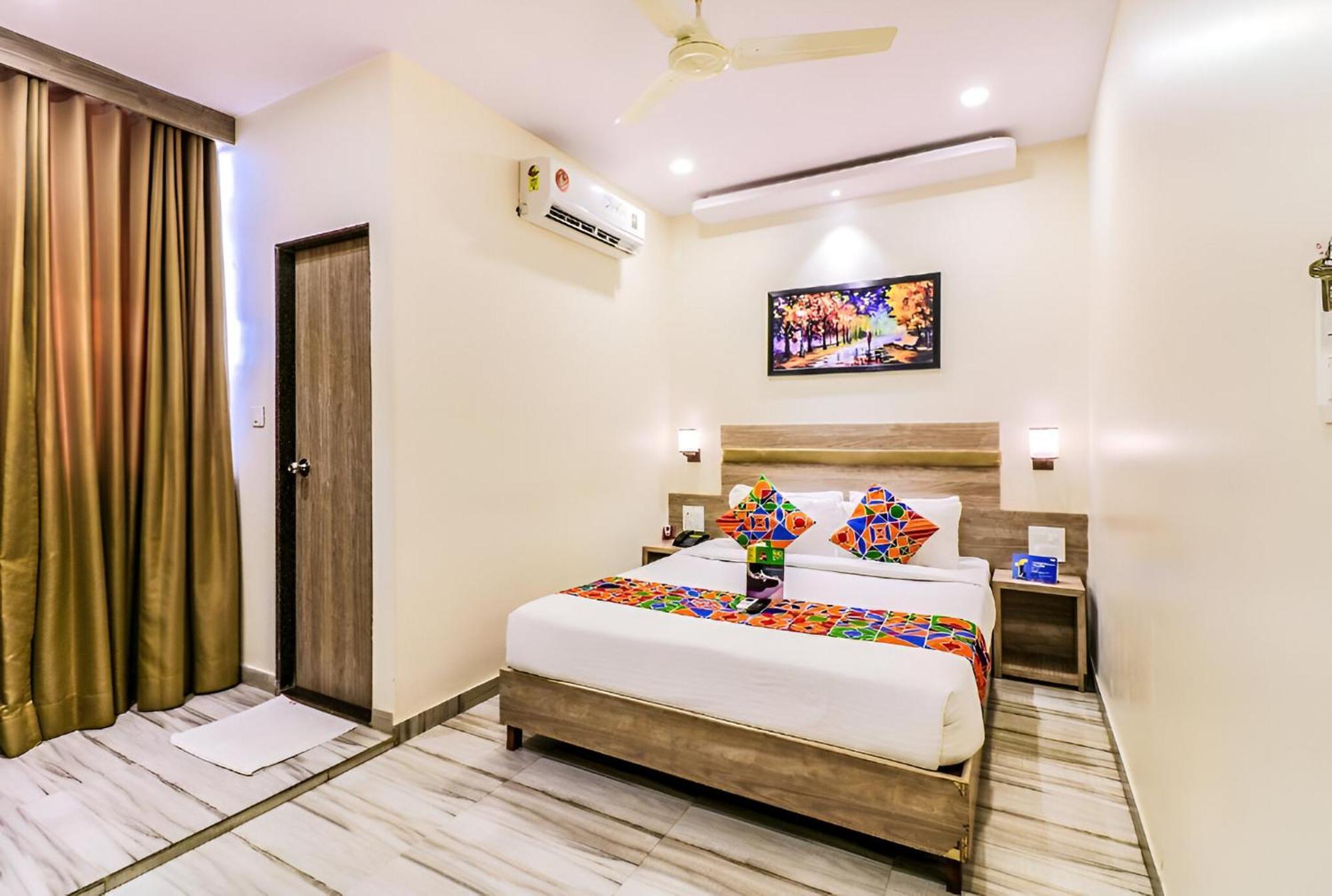 Glitz New Aksa International - Nr International Airport Guest house Mumbai