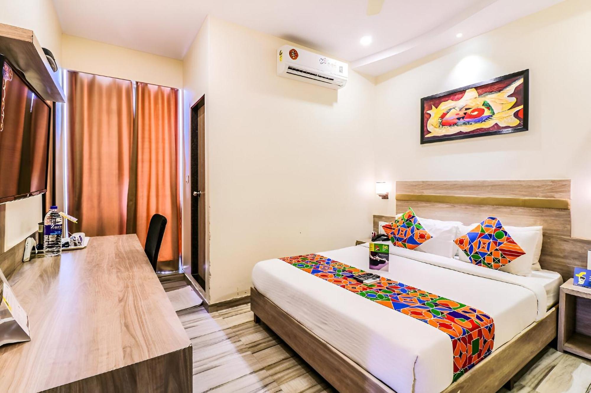 Glitz New Aksa International - Nr International Airport Guest house