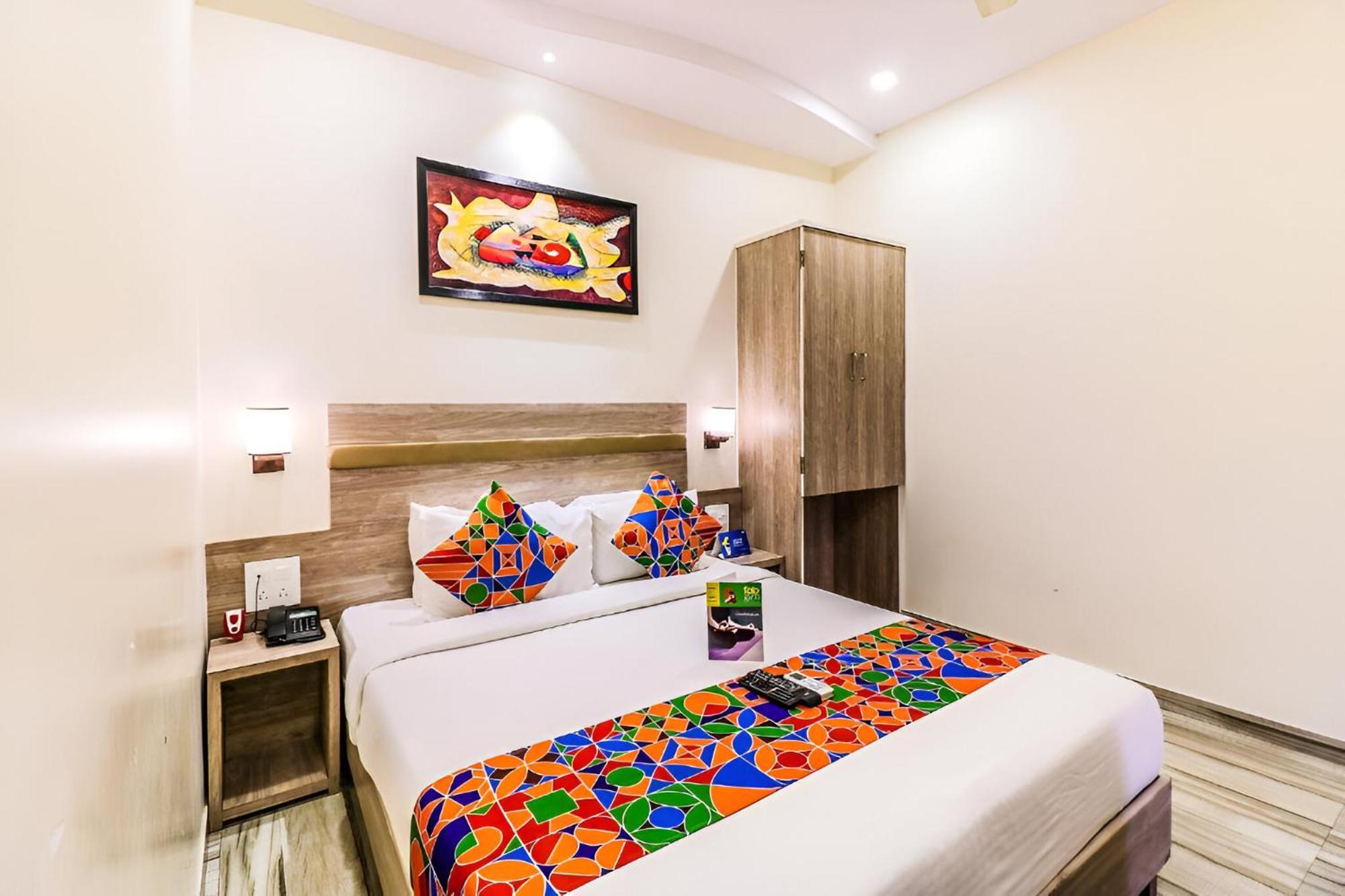 Glitz New Aksa International - Nr International Airport Guest house Mumbai