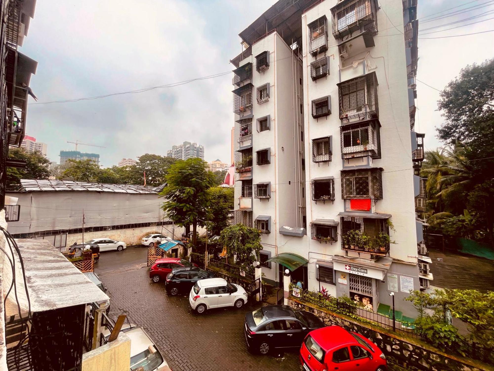 Urban And Suites, Service In Goregaon
