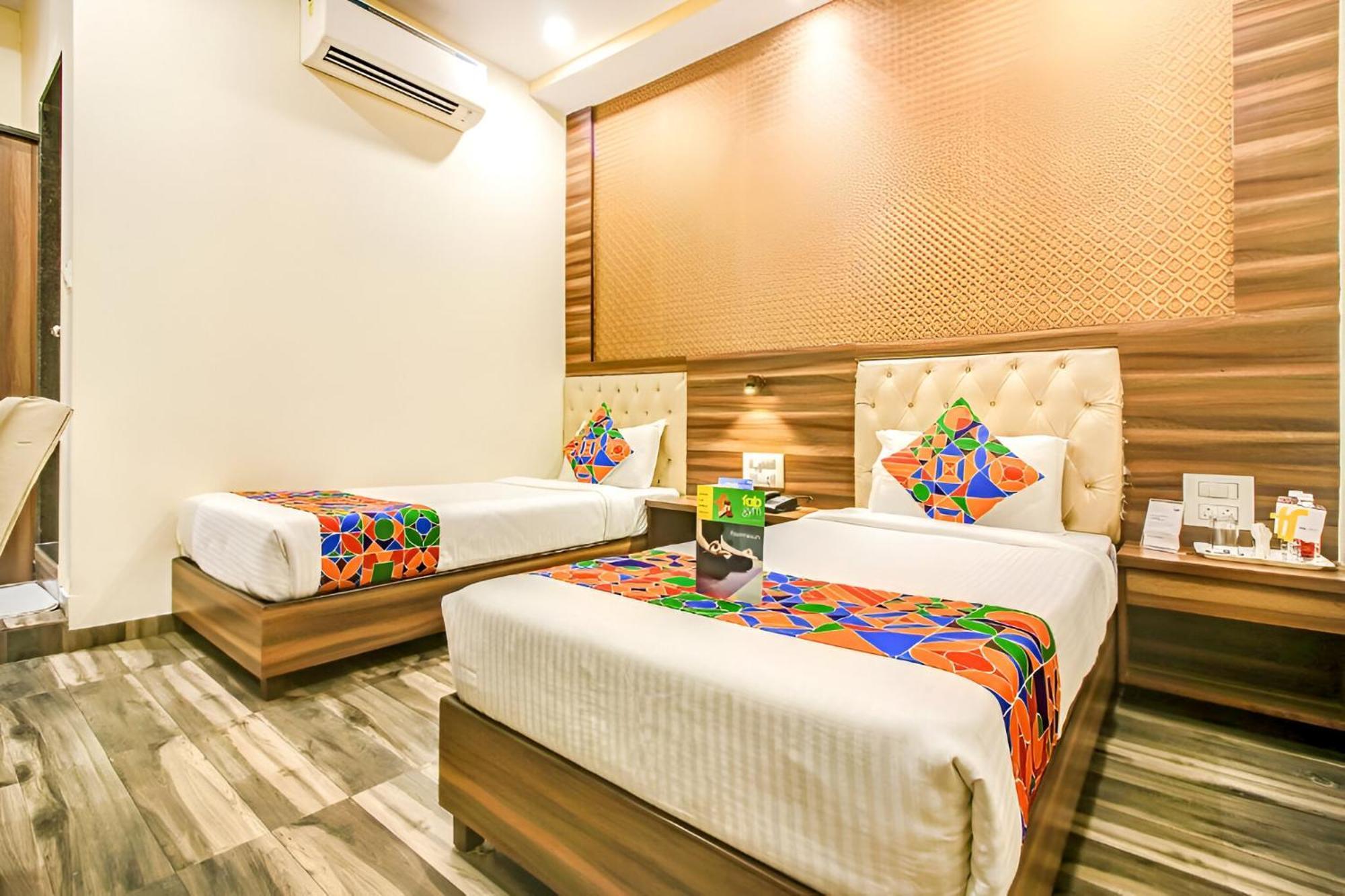 Glitz New Axis Internatinoal - Nr International Airport * Mumbai