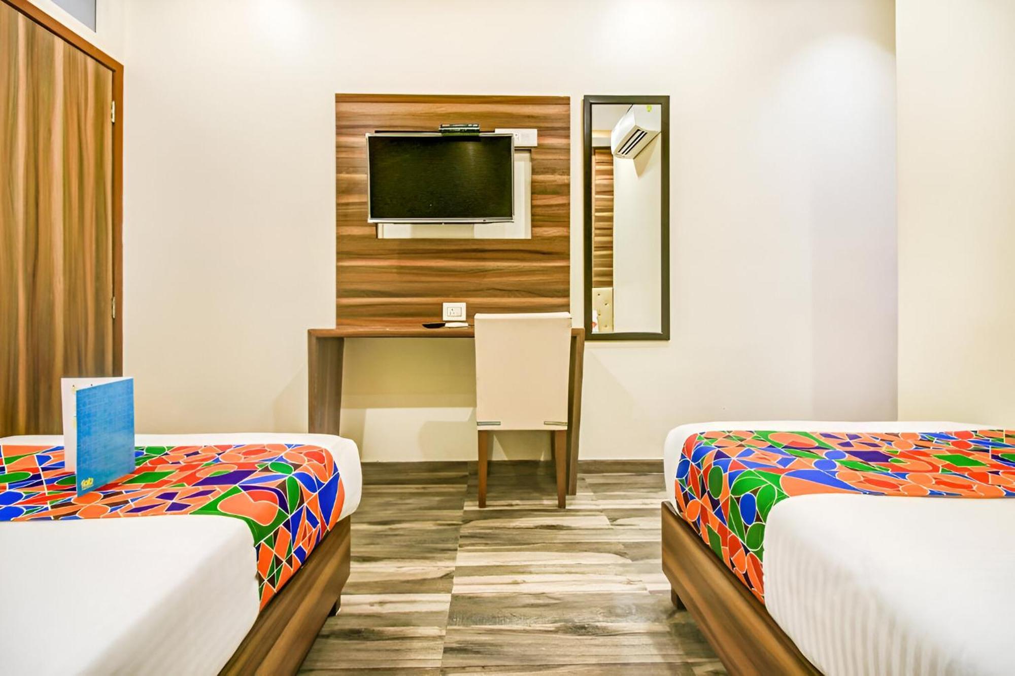 Glitz New Axis Internatinoal - Nr International Airport Mumbai