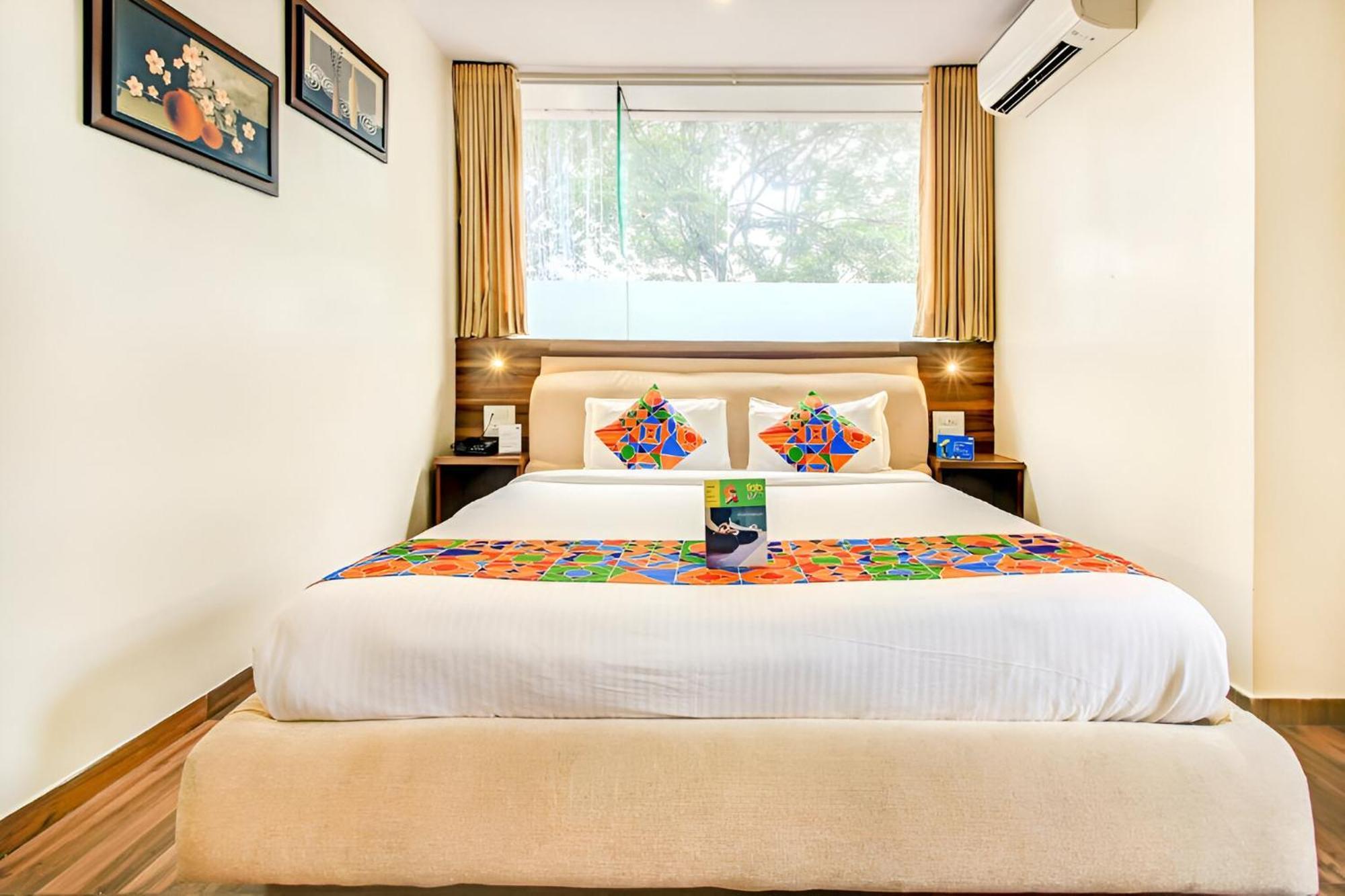 Glitz New Axis Internatinoal - Nr International Airport Guest house Mumbai