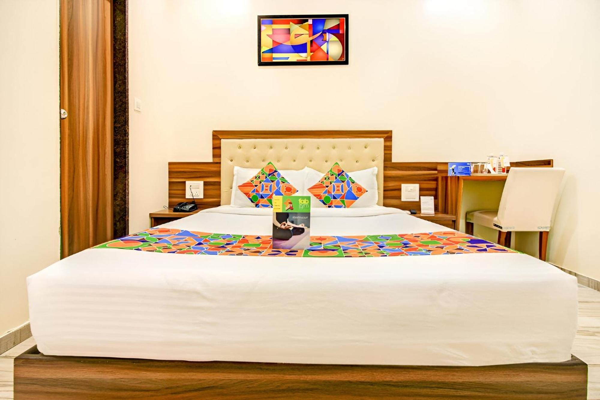 Guest house Glitz New Axis Internatinoal - Nr International Airport Mumbai