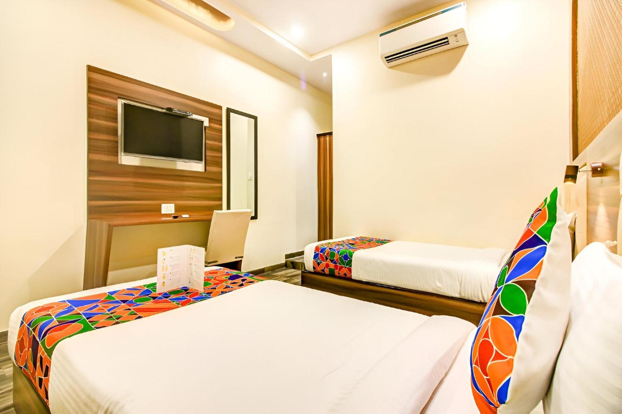 Glitz New Axis Internatinoal - Nr International Airport Mumbai