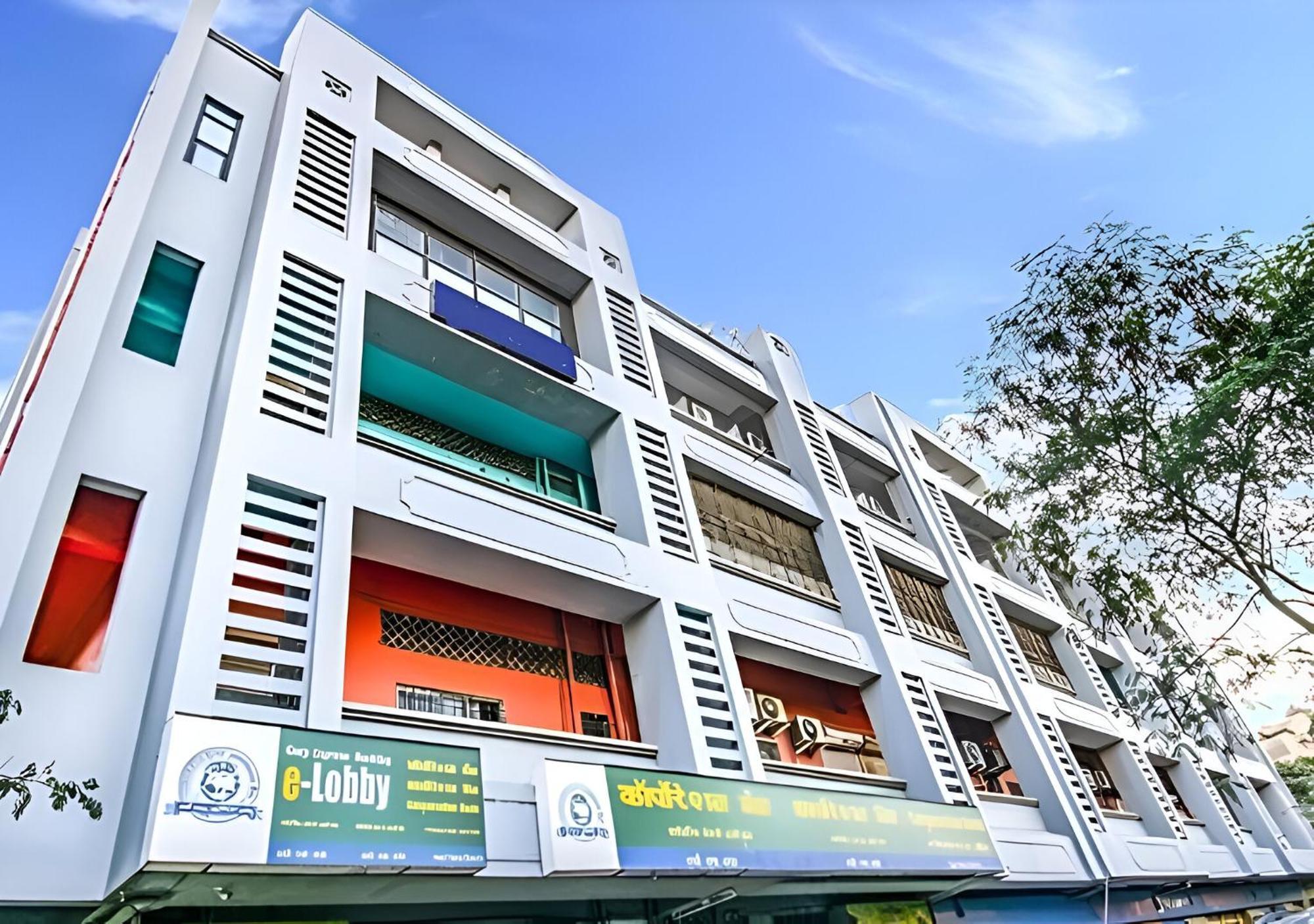 Glitz New Seven Hills - Nr International Airport Guest house