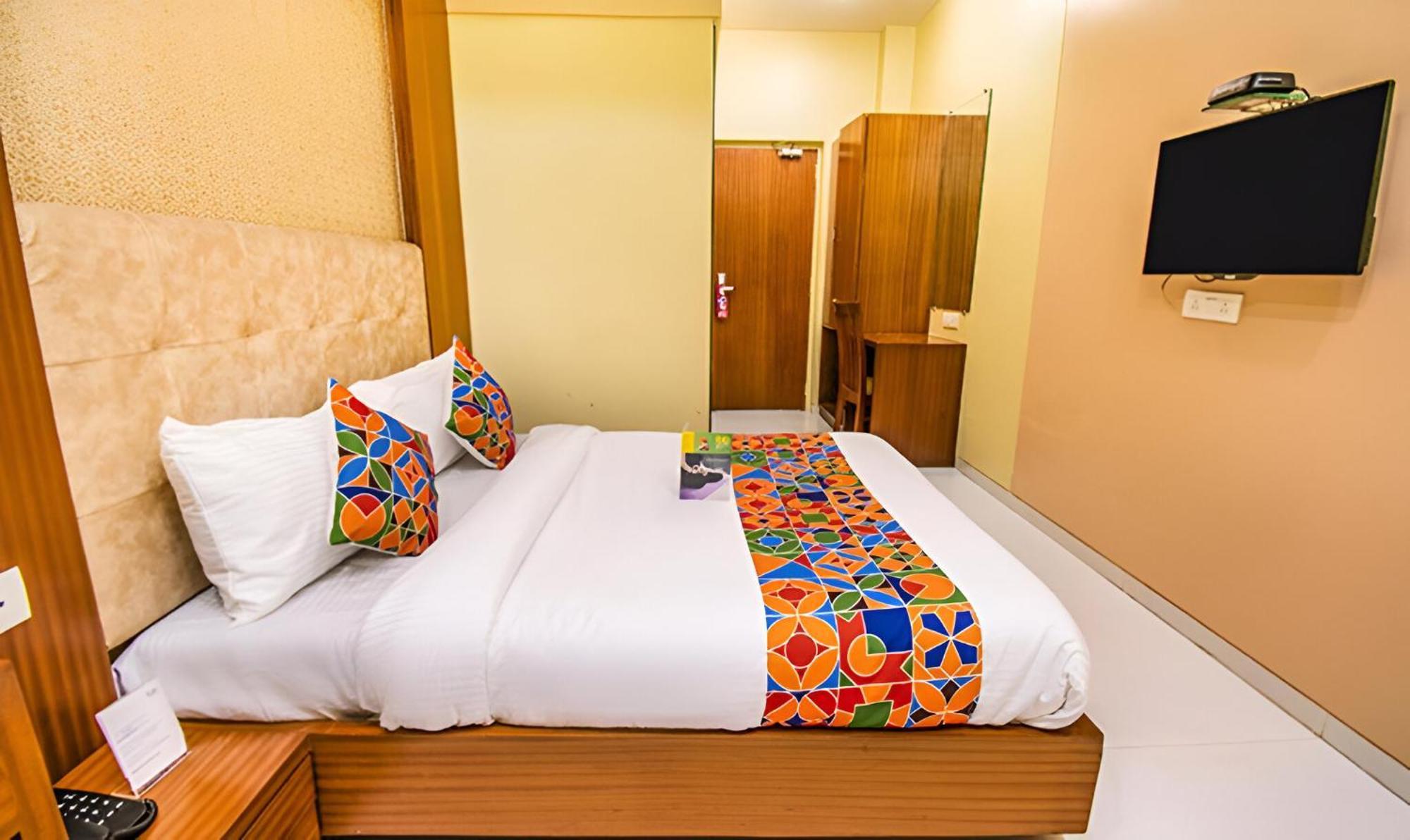 Glitz New Seven Hills - Nr International Airport Guest house Mumbai