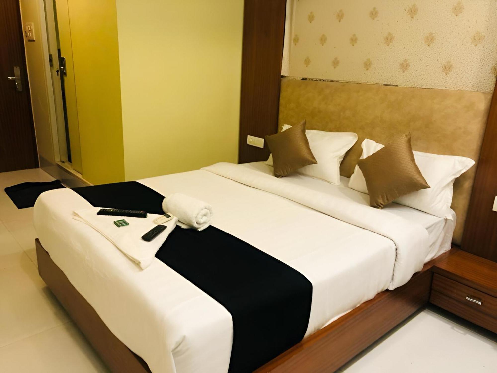 Glitz New Seven Hills - Nr International Airport Guest house