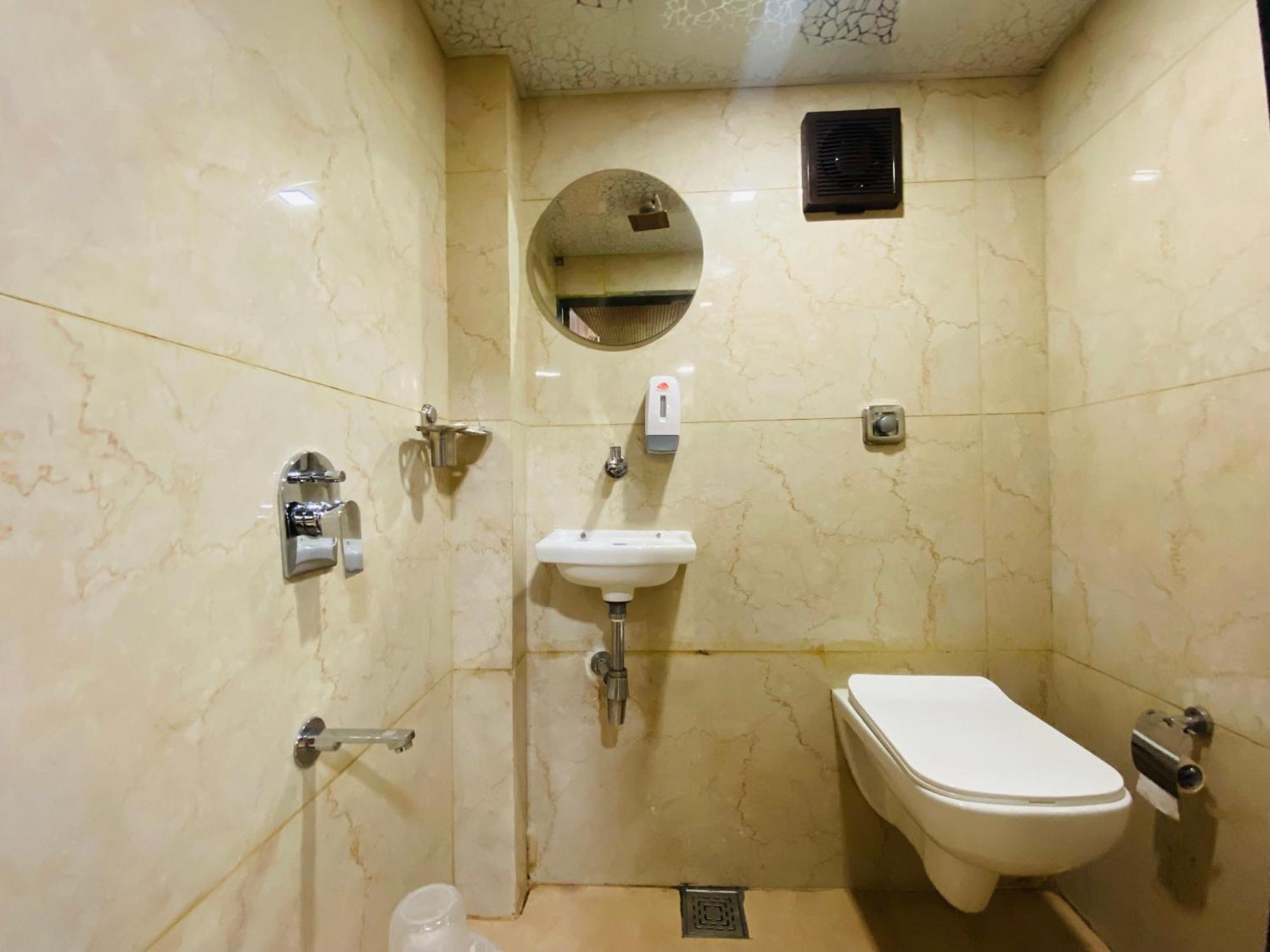 Hotel Avk-Near Kokilaben Hospital & Versova Beach- Rooms With Kitchen 3*