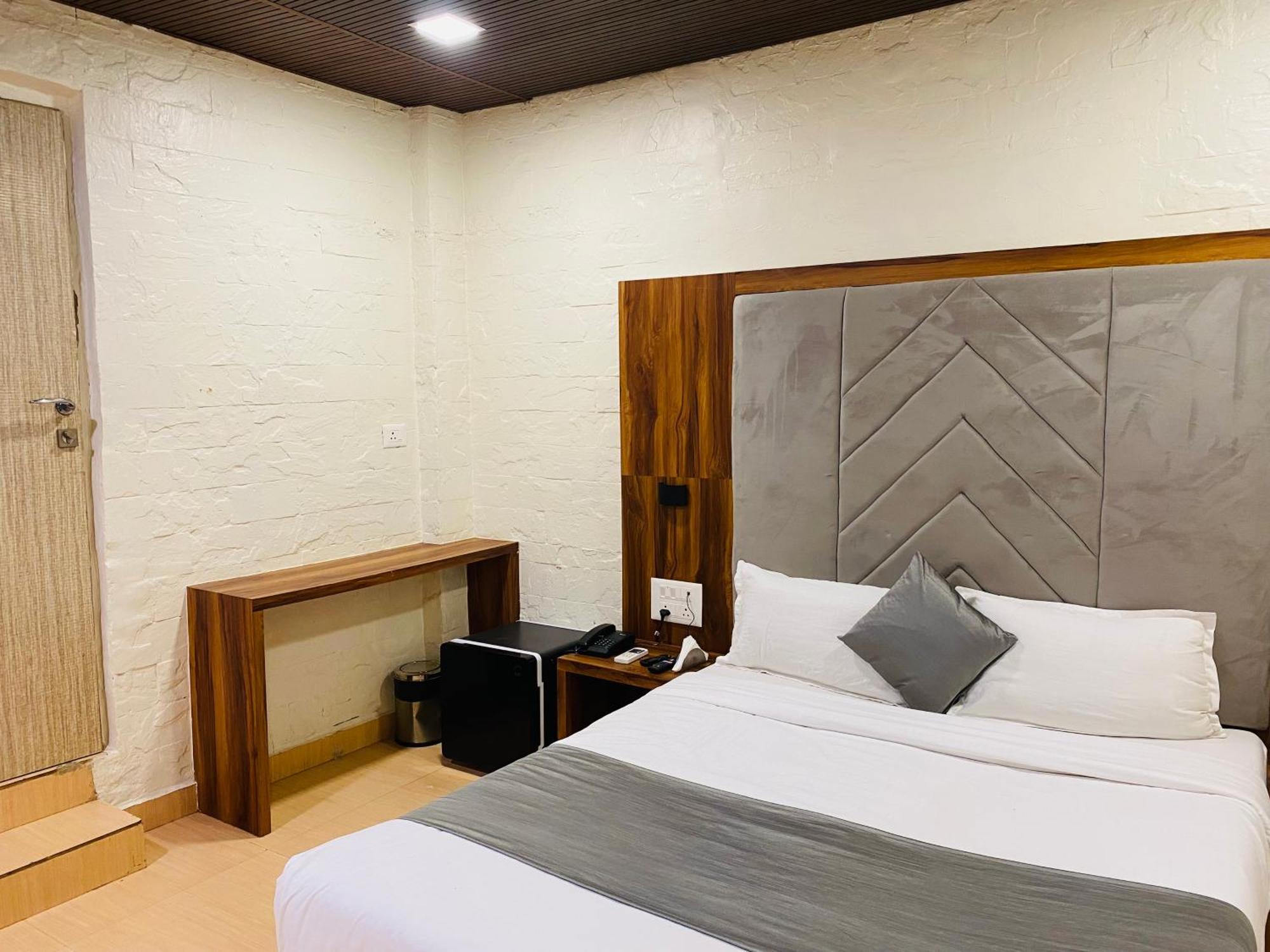 Hotel Hotel Avk-Near Kokilaben Hospital & Versova Beach- Rooms With Kitchen 3*