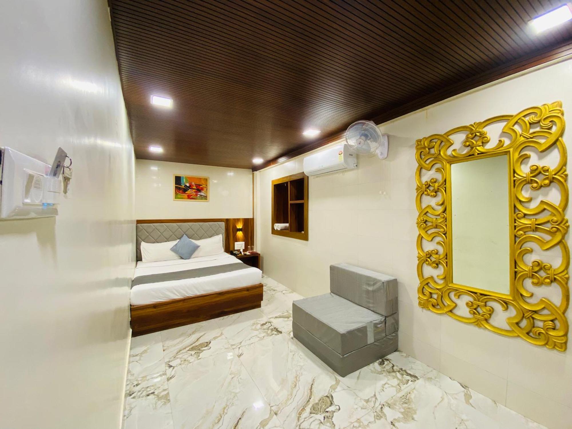 Hotel Avk-Near Kokilaben Hospital & Versova Beach- Rooms With Kitchen Hotel