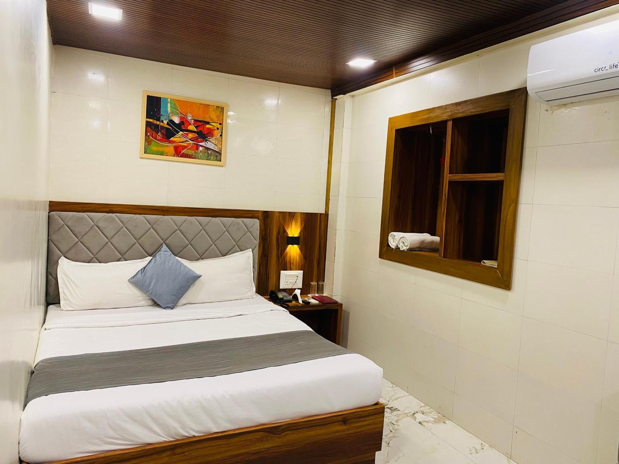 Hotel Hotel Avk-Near Kokilaben Hospital & Versova Beach- Rooms With Kitchen