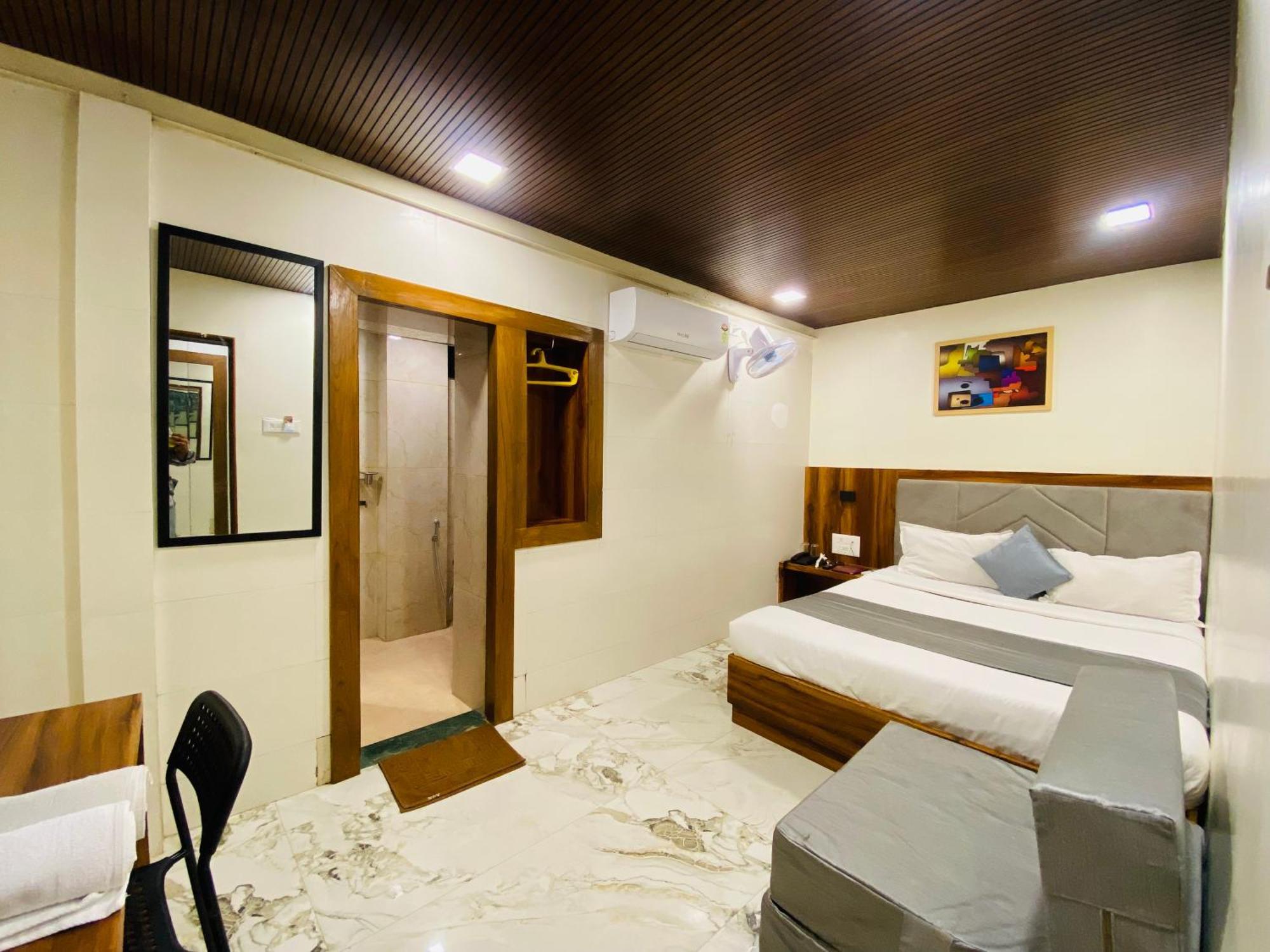 Hotel Avk-Near Kokilaben Hospital & Versova Beach- Rooms With Kitchen 3*